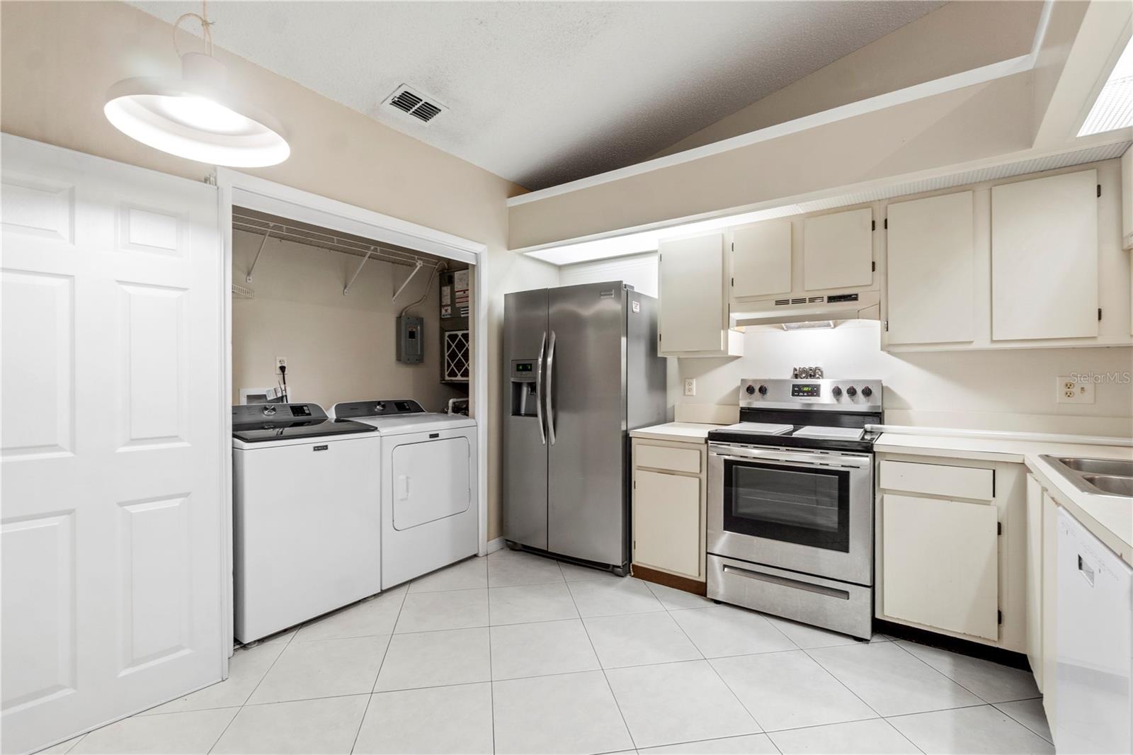 OAK HARBOUR SEC 3 A CONDO - Residential