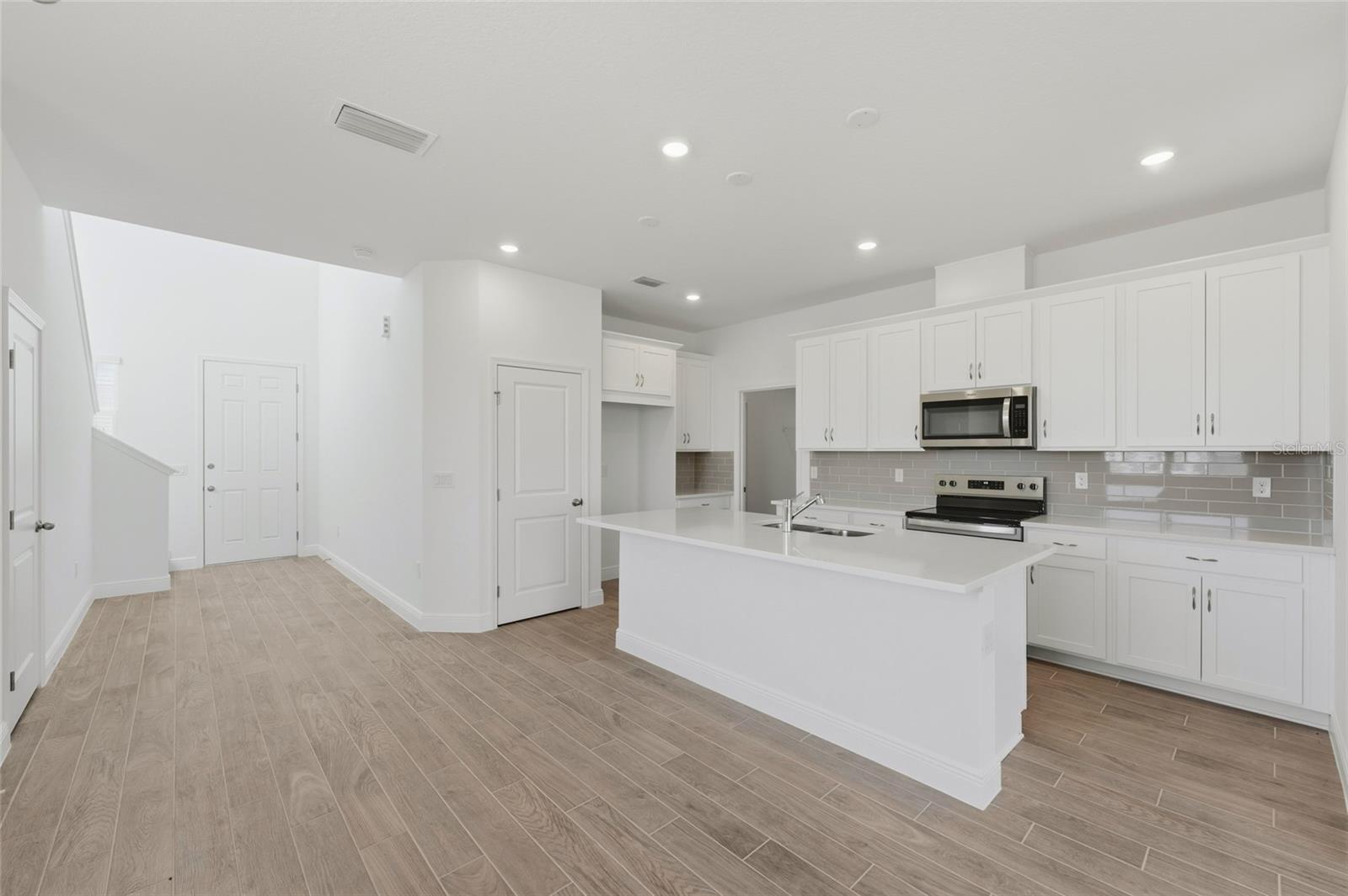 HILLS OF MINNEOLA - Residential Lease