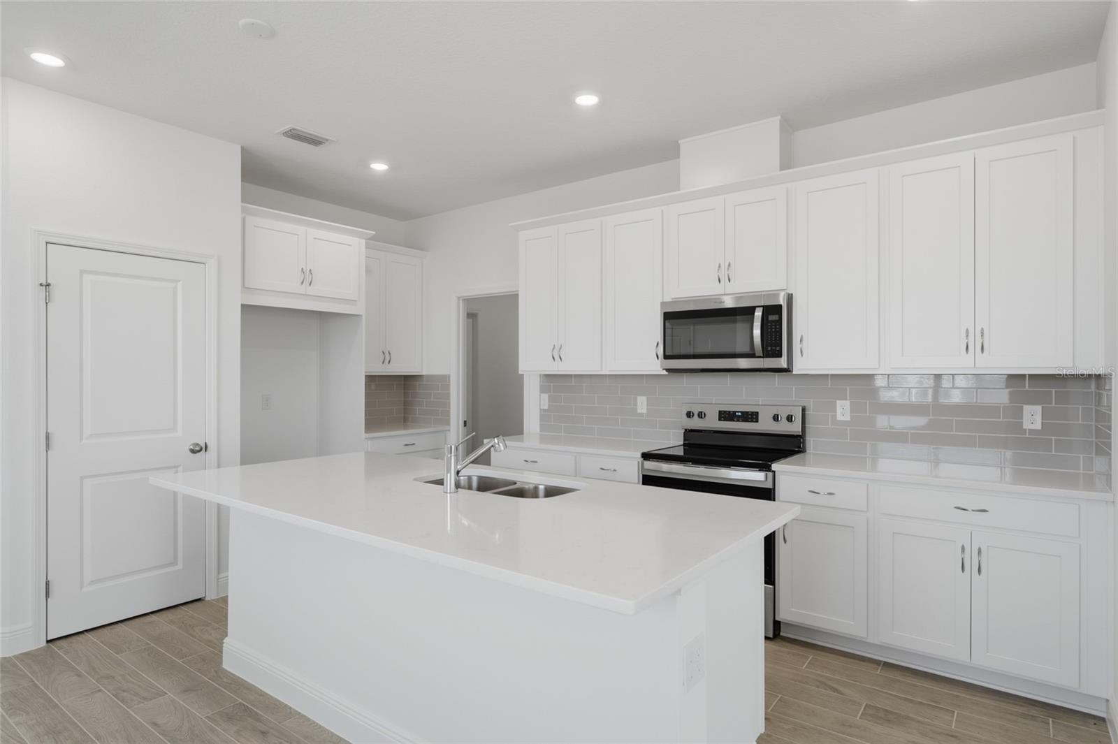 HILLS OF MINNEOLA - Residential Lease