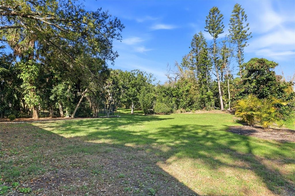 Photo of 6519 Waterford Circle, Sarasota, FL 34238 (MLS # A4687089)