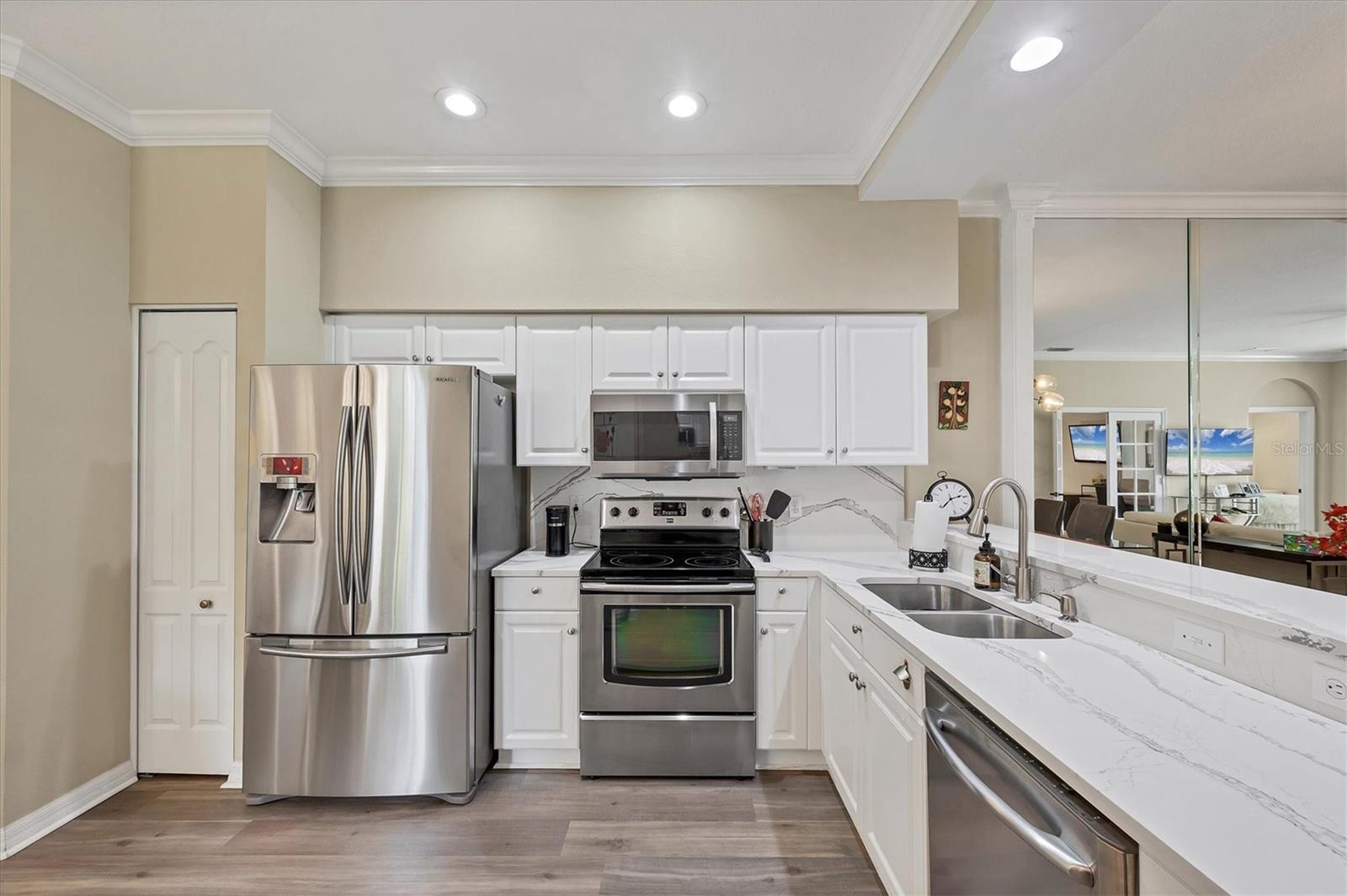 HERITAGE OAKS GOLF & COUNTRY CLUB - Residential