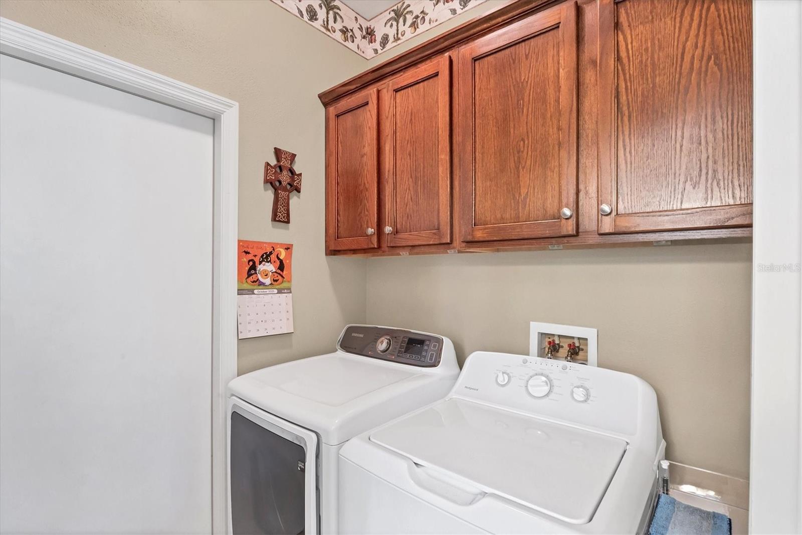 HERITAGE OAKS GOLF & COUNTRY CLUB - Residential