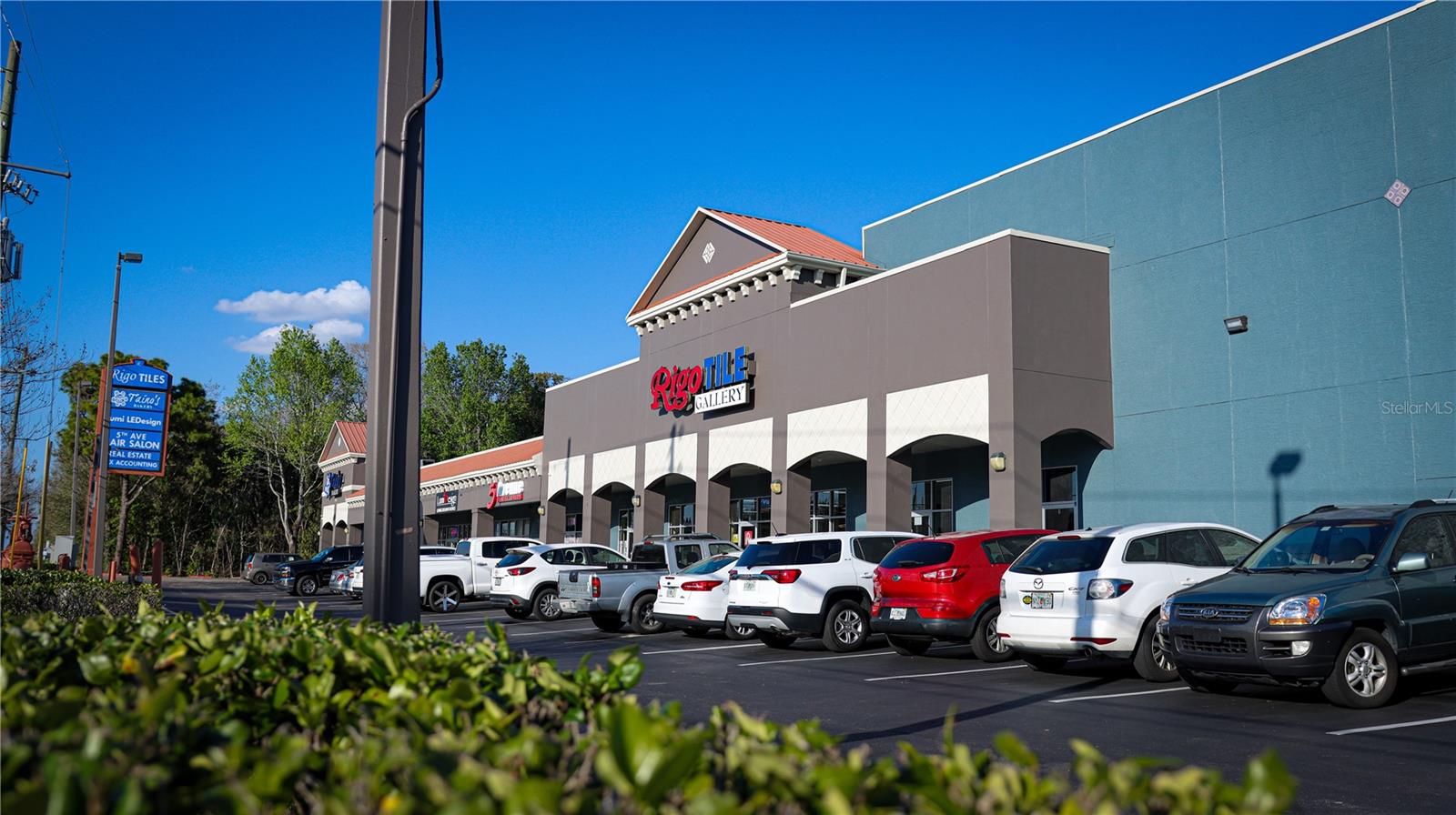 FOR LEASE! INCREDIBLY LOW PRICE FOR 400 SQ FT! !!PRIME LOCATION!! WELL LAID OUT OFFICE OR RETAIL SPACE DIVIDED INTO SMALL OFFICES WHICH CAN BE REMOVED! AMPLE PARKING! LOCATED IN VERY SUCCESSFUL RIGO TILE PLAZA! IDEAL LOCATION FOR SHOWROOM RELATED TO HOME IMPROVEMENT & DESIGN! SHOP/OFFICE/RETAIL STORE/SPA/DANCE STUDIO, ETC. RENT IS $1350 INCLUDING CAM, SALES TAX, WATER, ELECTRICITY, INTERNET & SECURITY SYSTEM! THIS RETAIL STRIP CENTER IS LOCATED IN HIGH TRAFFIC EAST ORLANDO NEAR SR50 & GOLDENROD, SR 408, SR417, LAKE UNDERHILL RD! MINUTES TO FLORIDA HOSPITAL, WATERFORD LAKES & UCF AREA! LOCATED IN PLAZA WITH HIGH VOLUME SALES TENANTS, RIGO TILE GALLERY, TAINO'S BAKERY PLUS, BEAUTY SHOP, JEWELRY STORE & TAX SERVICE!