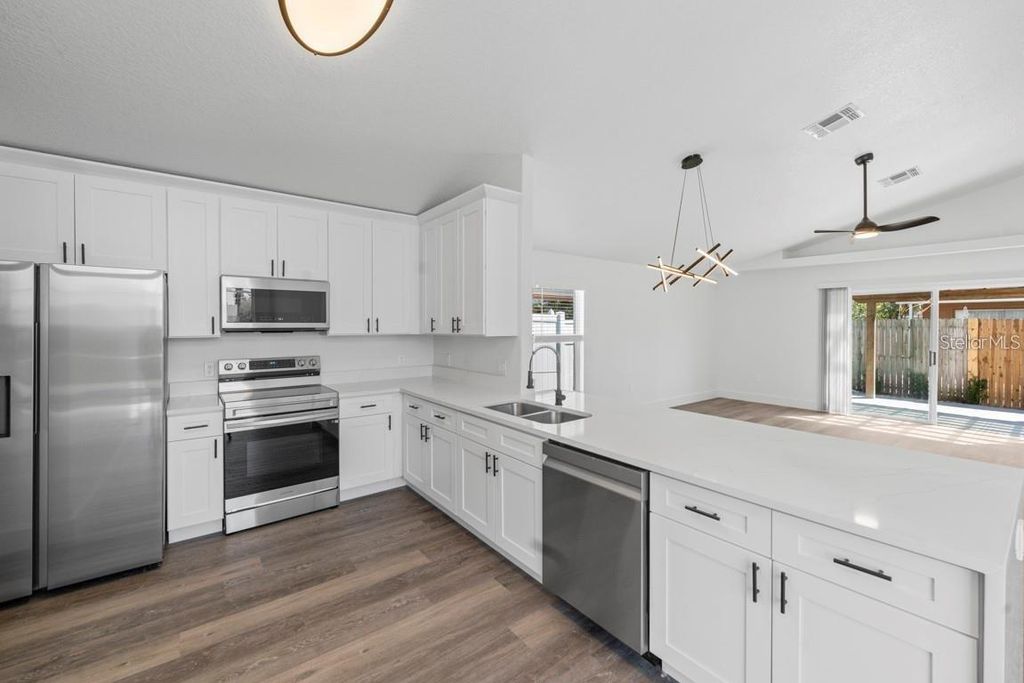 Photo of 1060 Jaybee Avenue, Davenport, FL 33897 (MLS # O6348901)