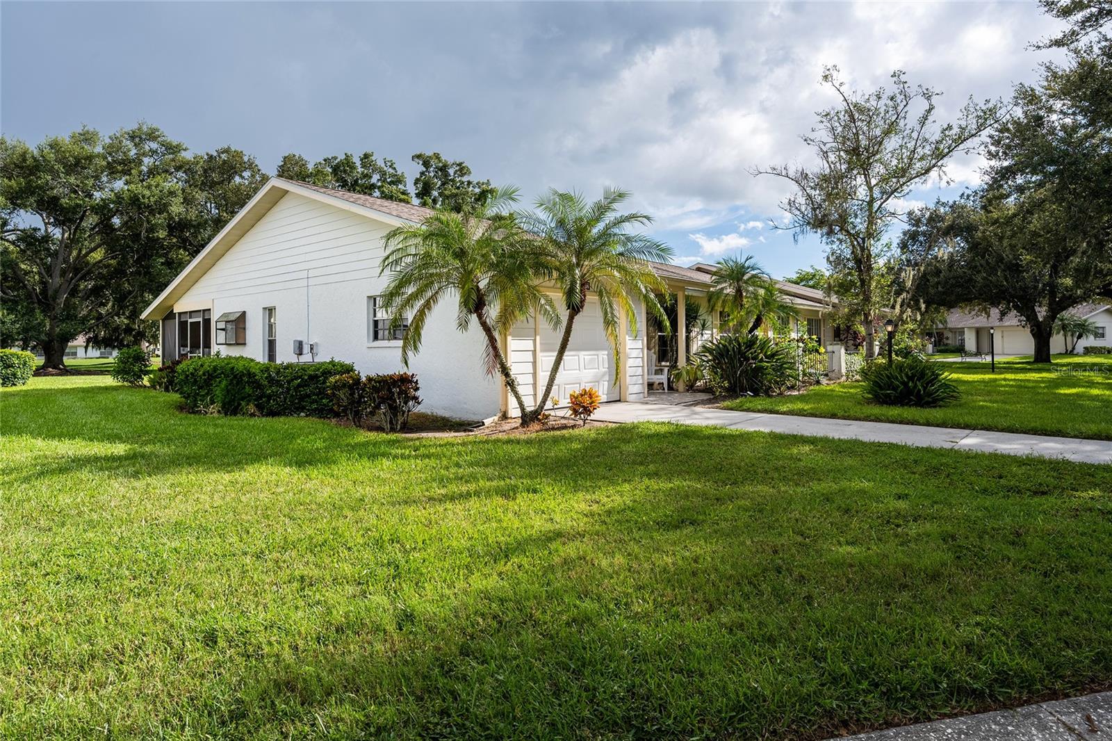4206 OAKHURST CIRCLE E 3075