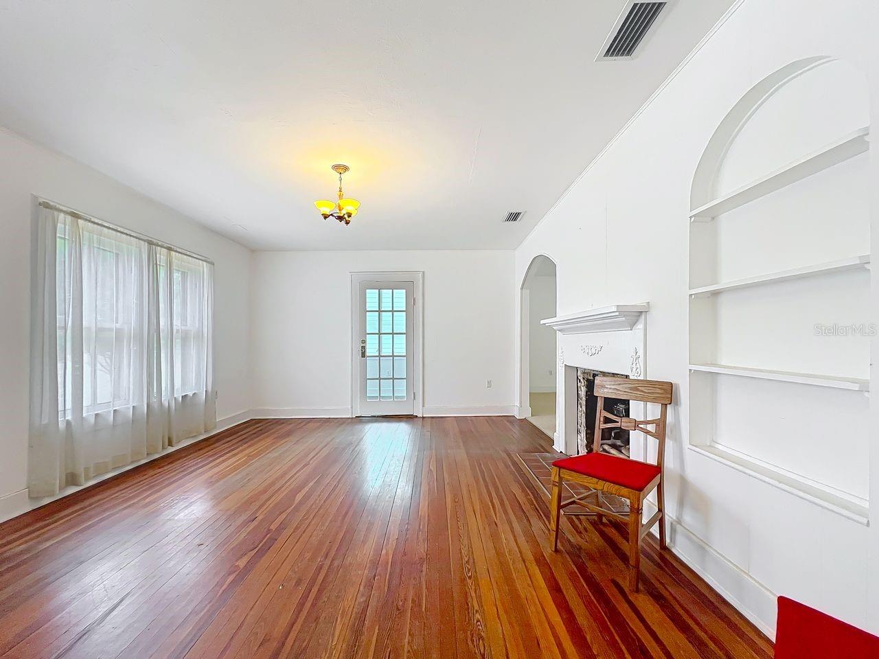 1109 EDMONDS STREET