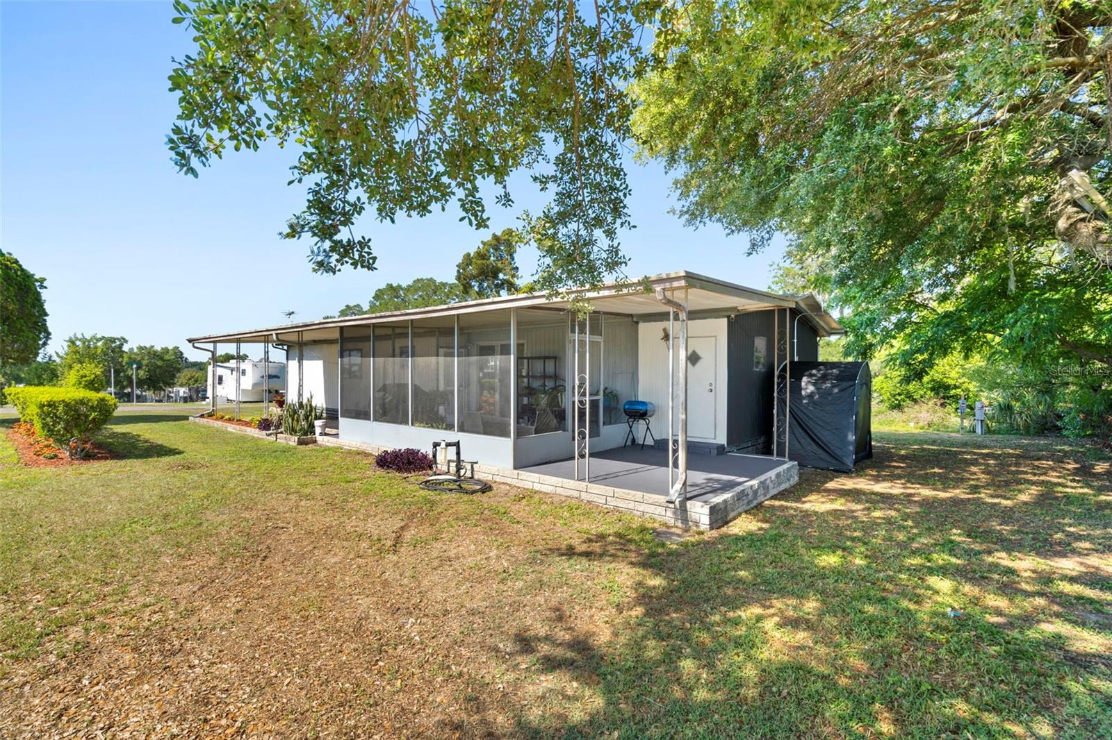HAMPTON COURT UNREC - Residential