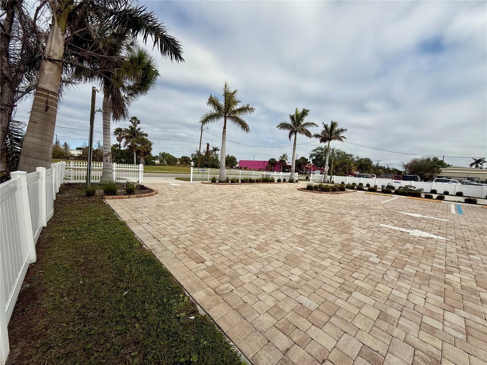 PUNTA GORDA - Commercial Sale