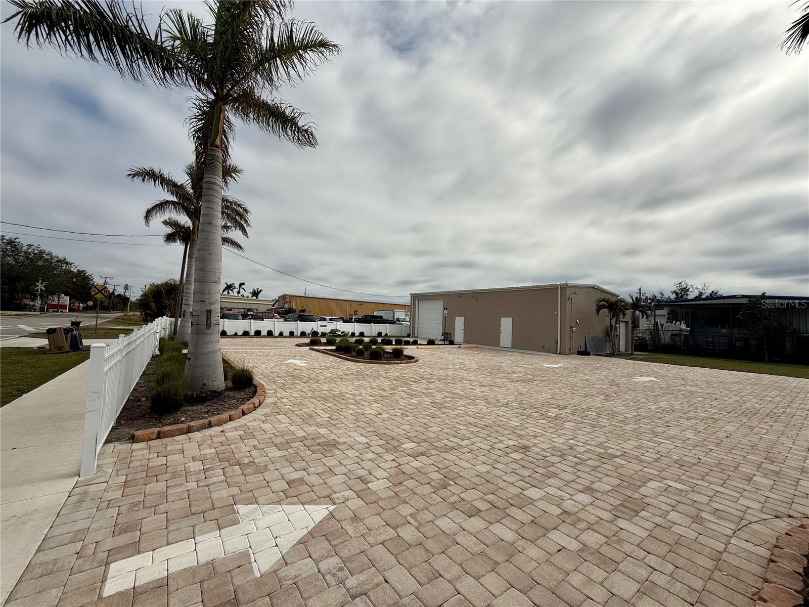 PUNTA GORDA - Commercial Sale