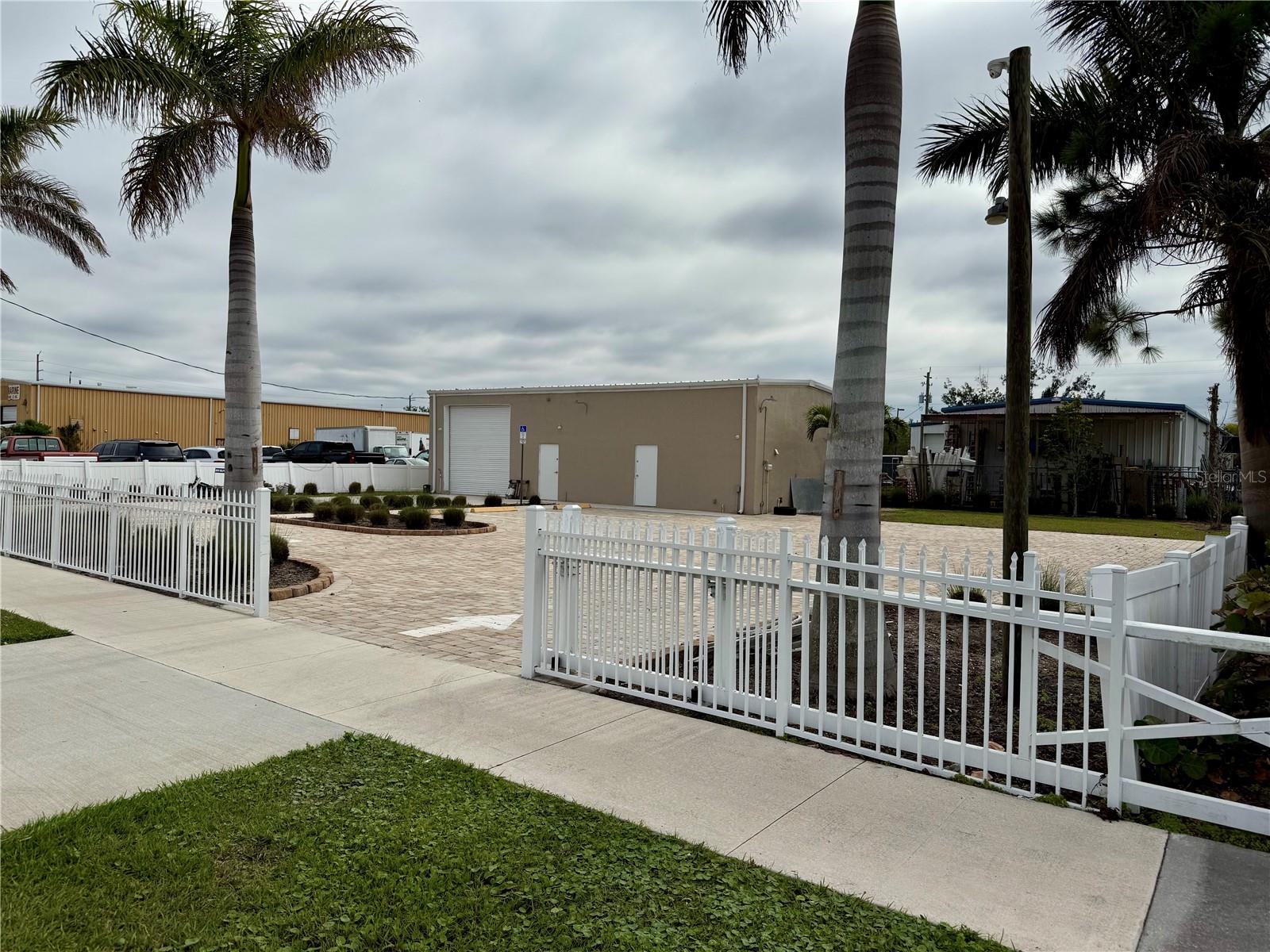 PUNTA GORDA - Commercial Sale