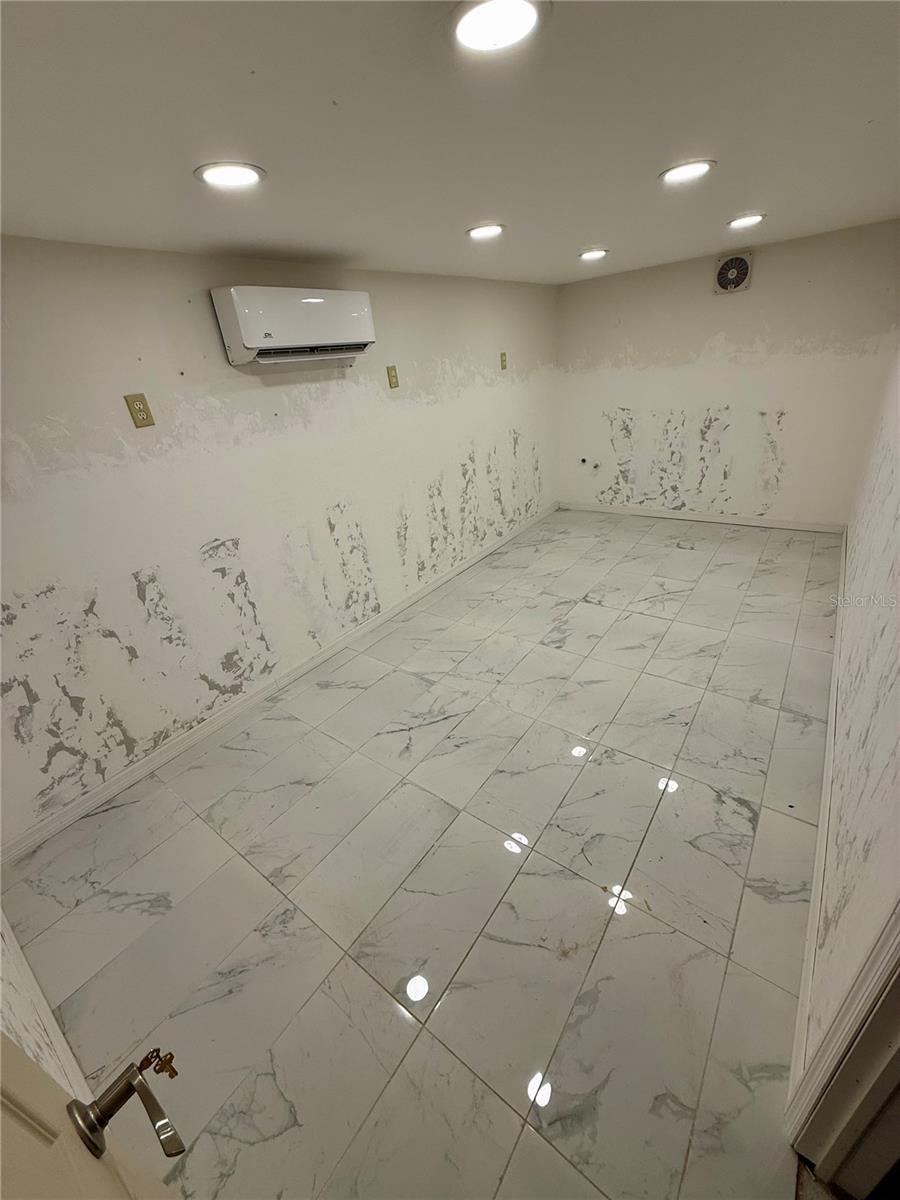 PUNTA GORDA - Commercial Sale