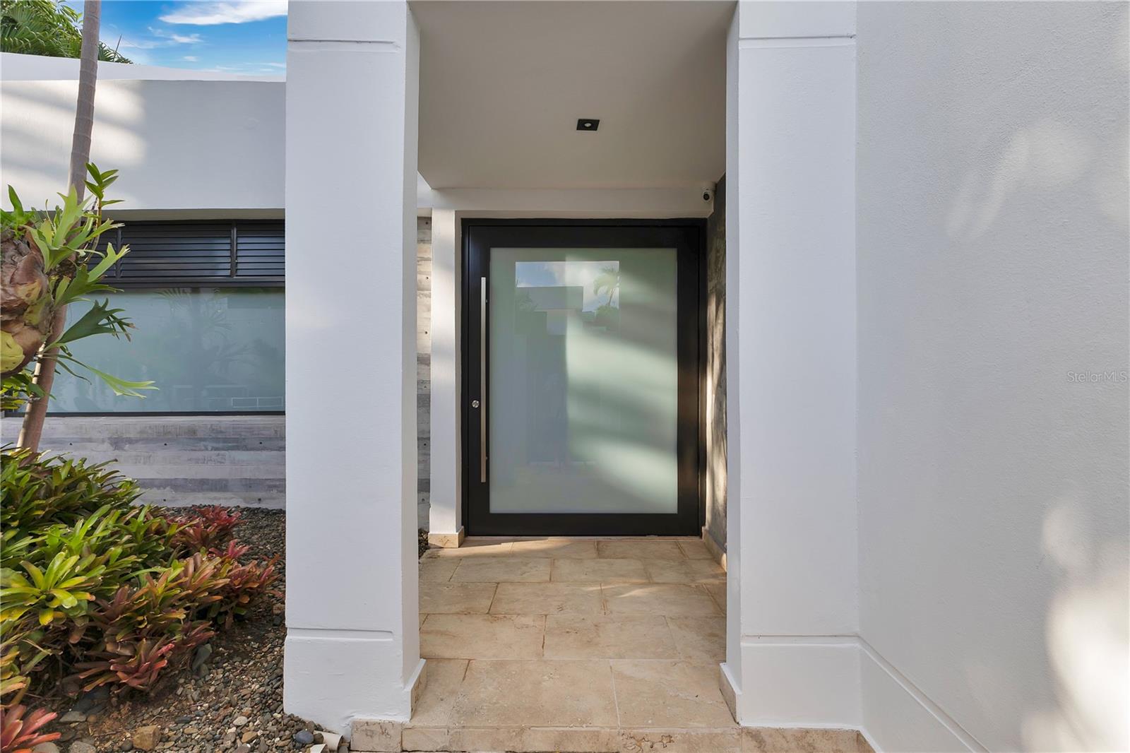 64 CAOBA STREET