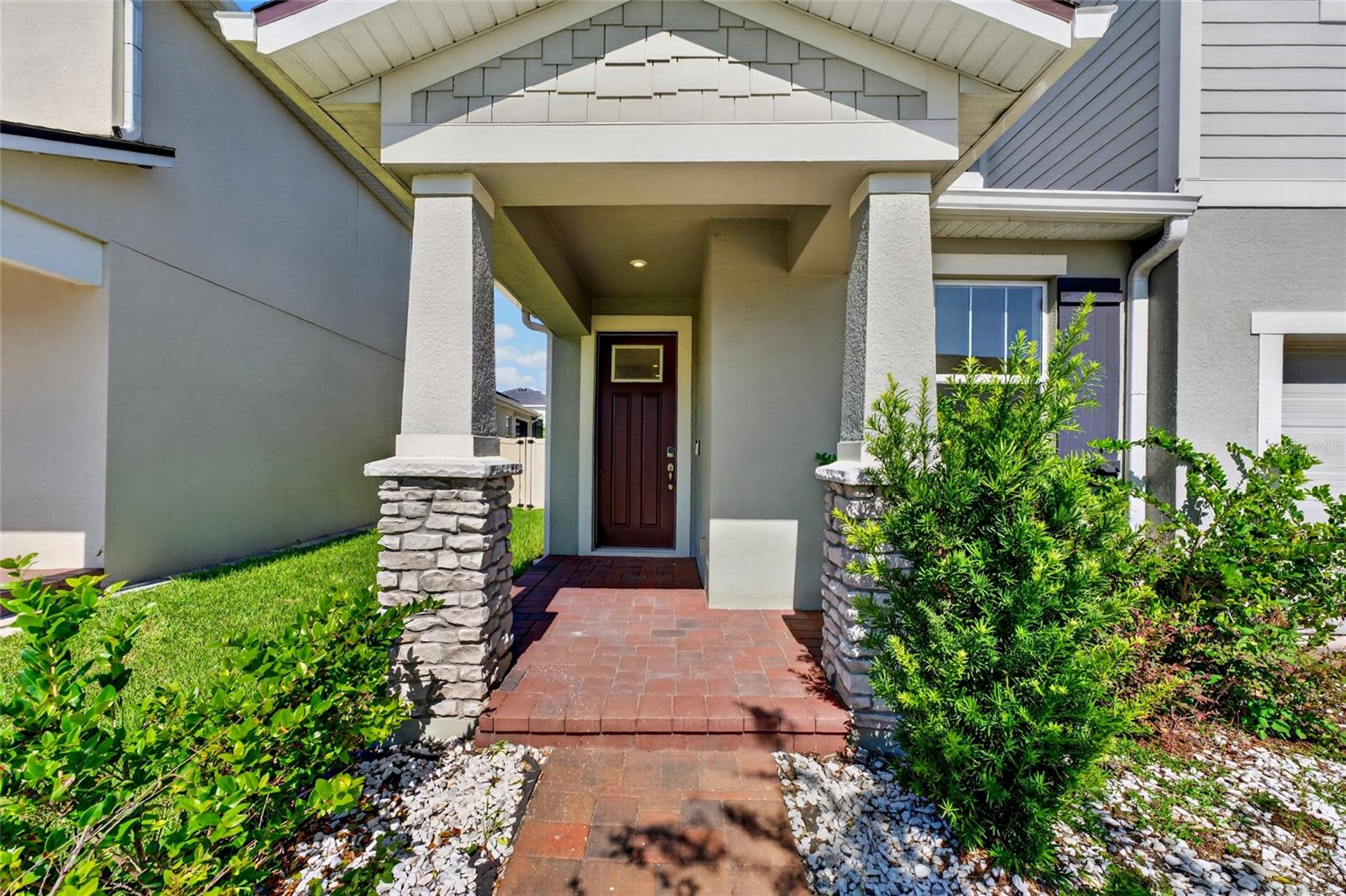 Casas a venda 2 - Jen Dantas 2960 ANGELONIA THORN WAY