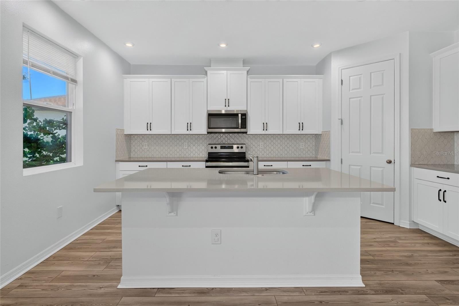 Casas a venda 4 - Jen Dantas 2960 ANGELONIA THORN WAY