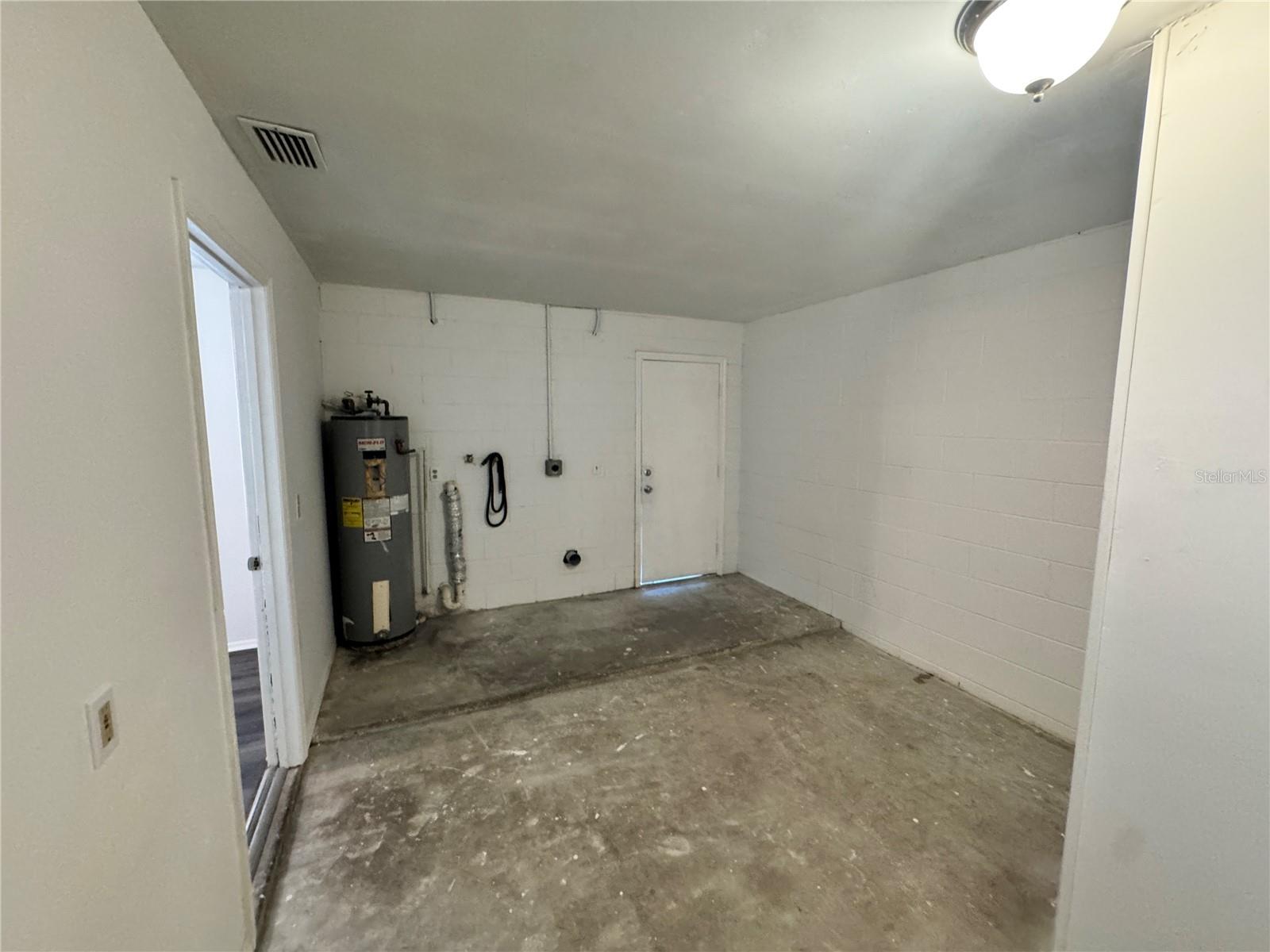 LADY LAKE APRIL HILLS - Residential Lease