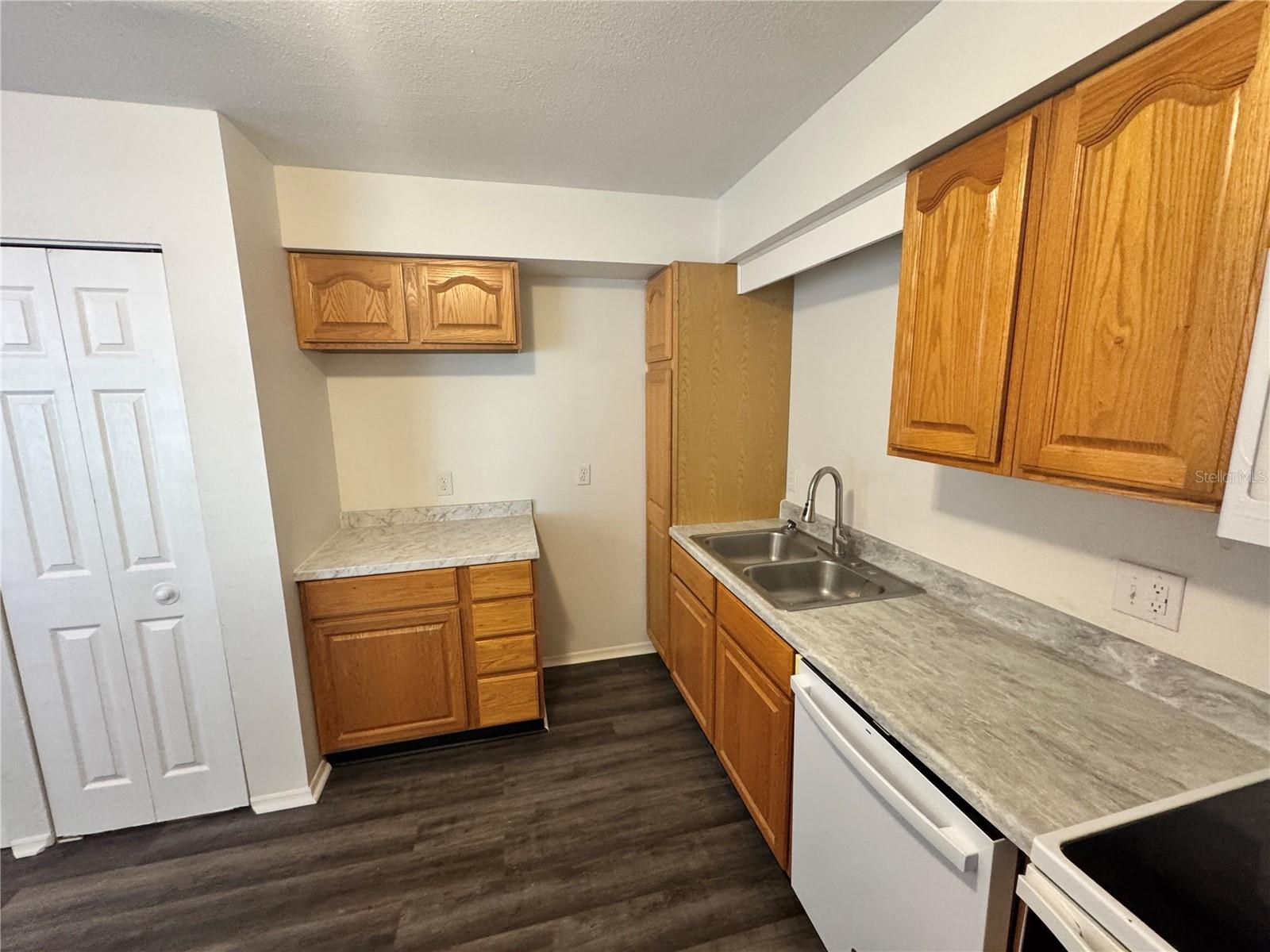 LADY LAKE APRIL HILLS - Residential Lease