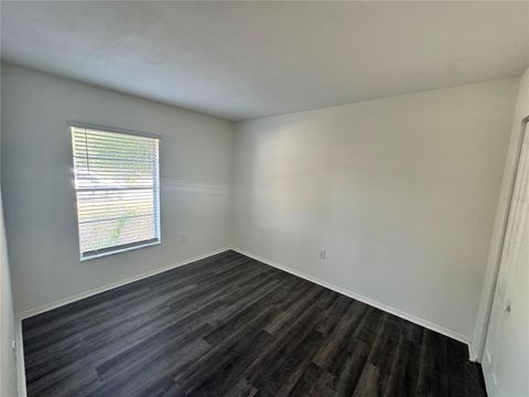 Tiny photo for 316 E Primrose Lane, Lady Lake, FL 32159 (MLS # G5112189)