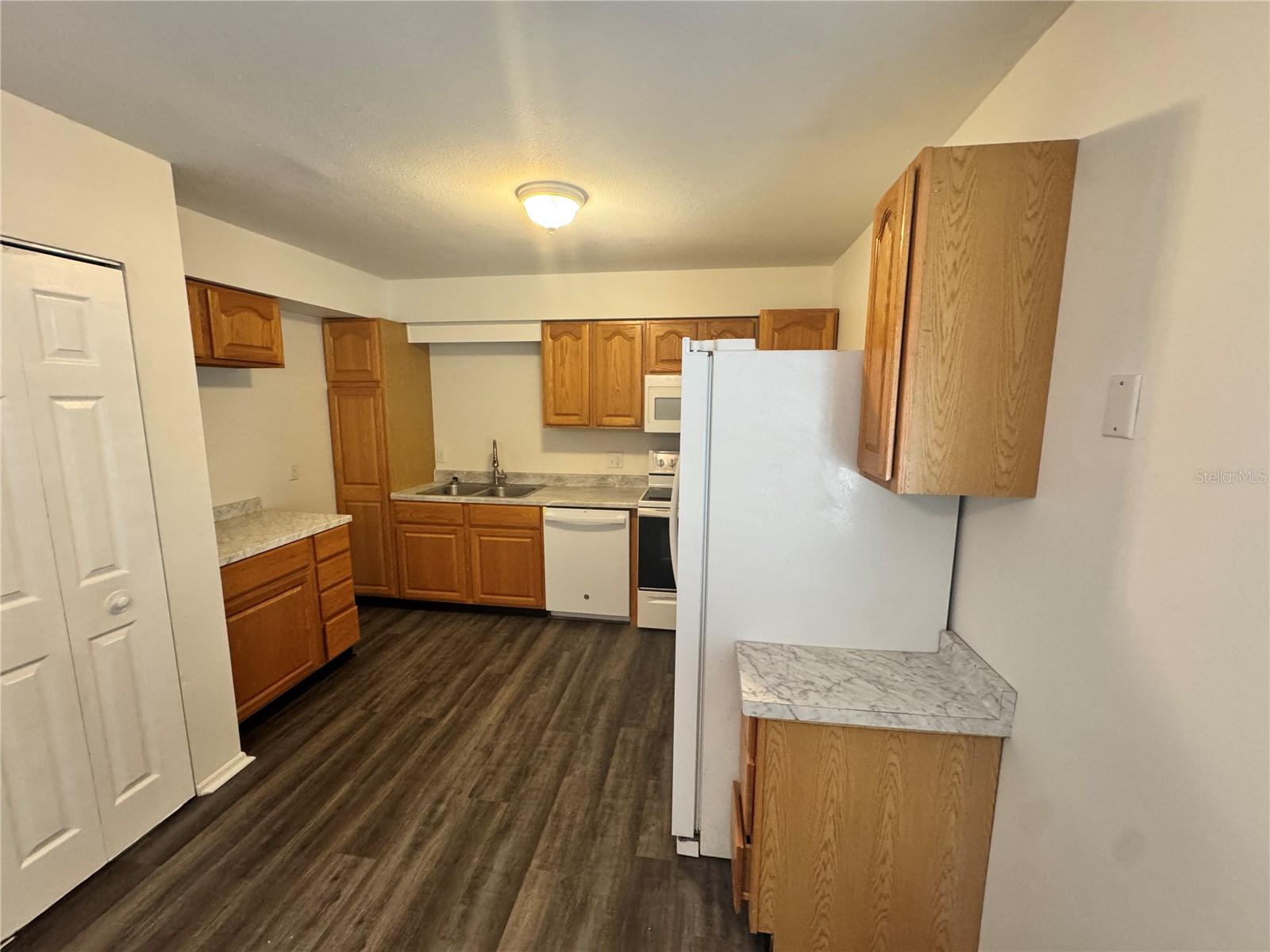 LADY LAKE APRIL HILLS - Residential Lease