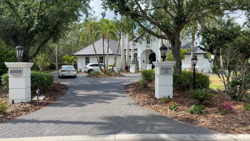 Photo of 6959 Westchester Circle, Lakewood Ranch, FL 34202 (MLS # A4656620)