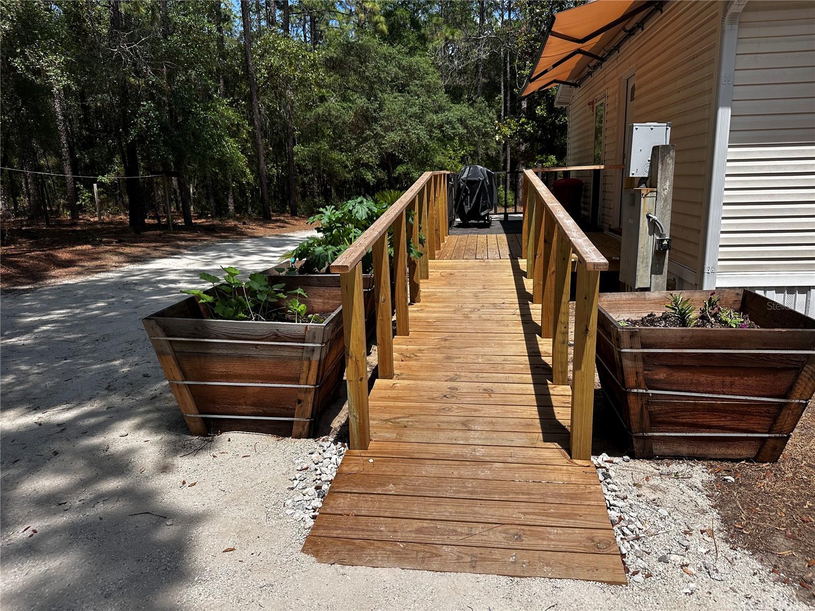 LAKE TROPICANA RANCHETTES - Residential