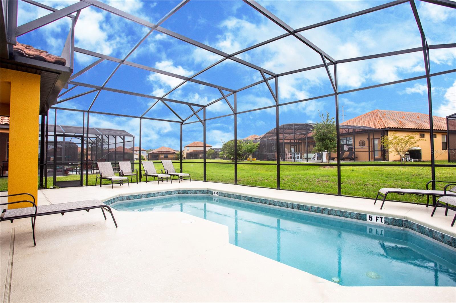 ROSEMONT WOODS - Residential Lease