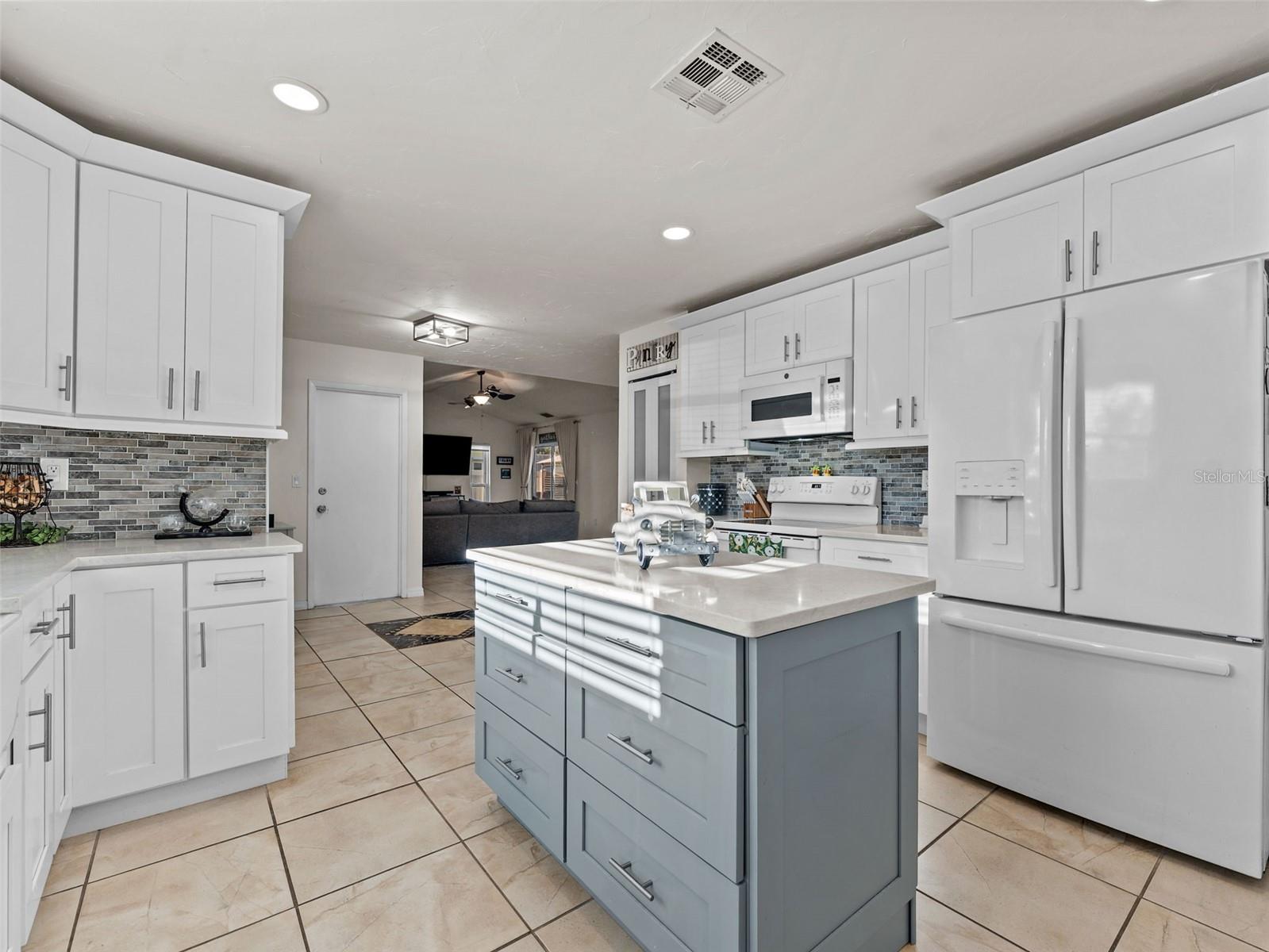 1768 W GROVELEAF AVENUE