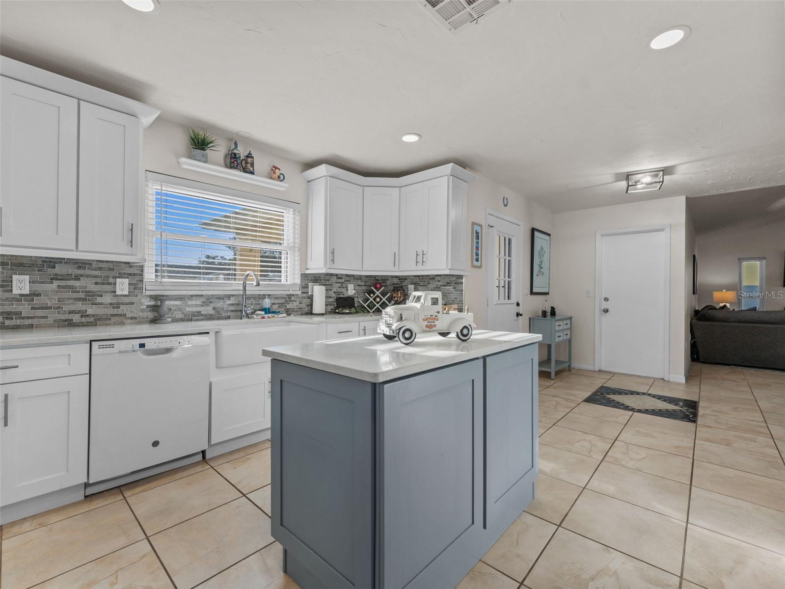 1768 W GROVELEAF AVENUE