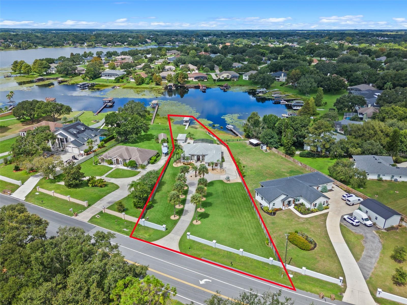 10925 LAKESHORE DR