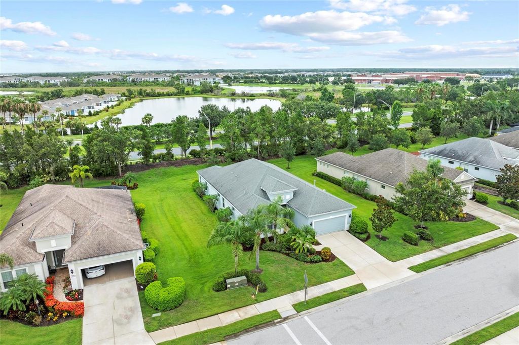Photo of 4654 Claremont Park Drive, Bradenton, FL 34211 (MLS # A4657689)