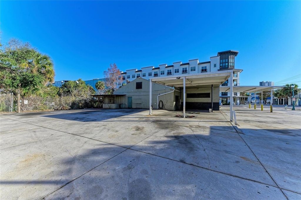 Photo of 400 W Central Avenue, Sarasota, FL 34236 (MLS # A4682282)