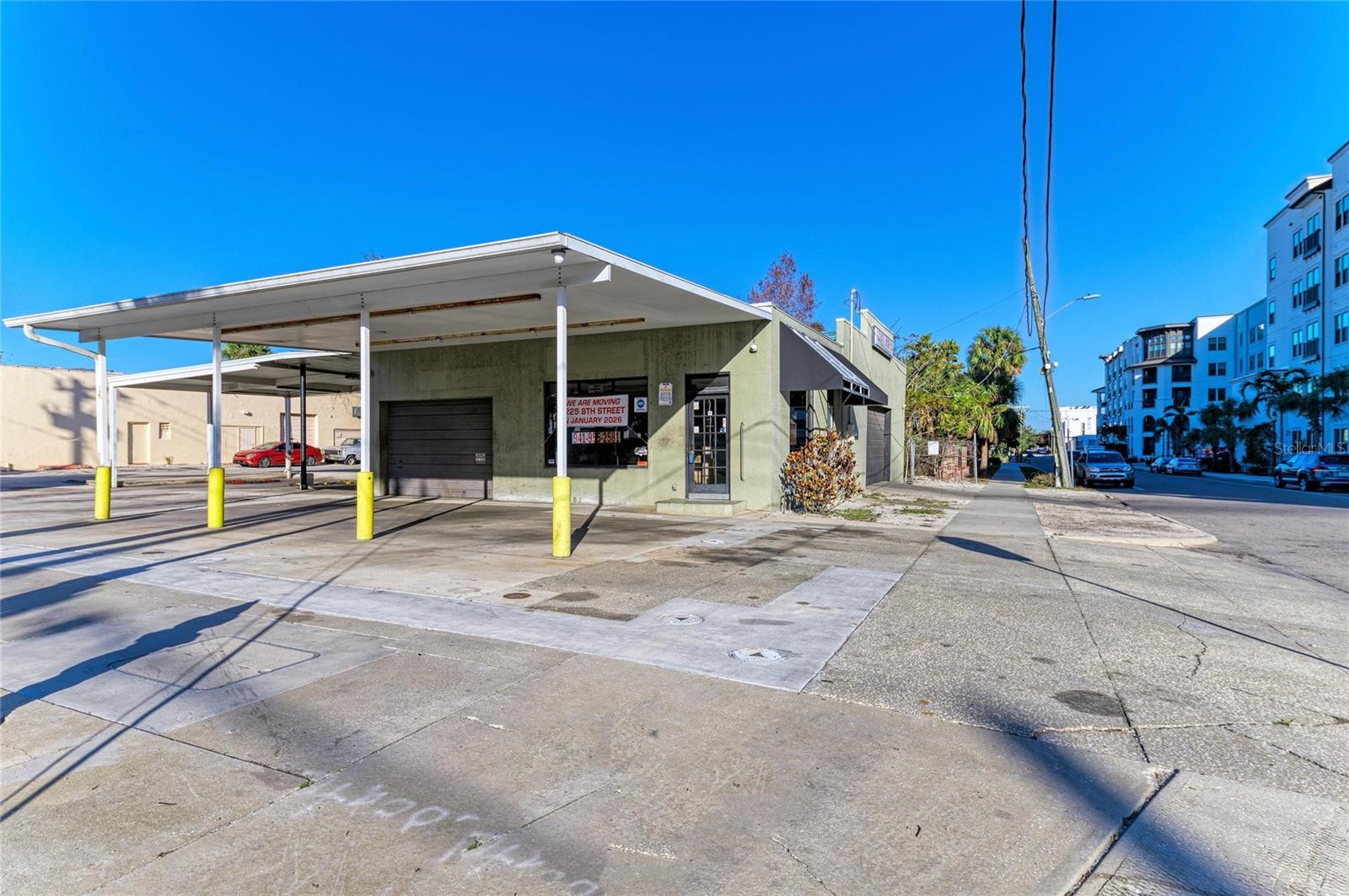 400 W CENTRAL AVENUE