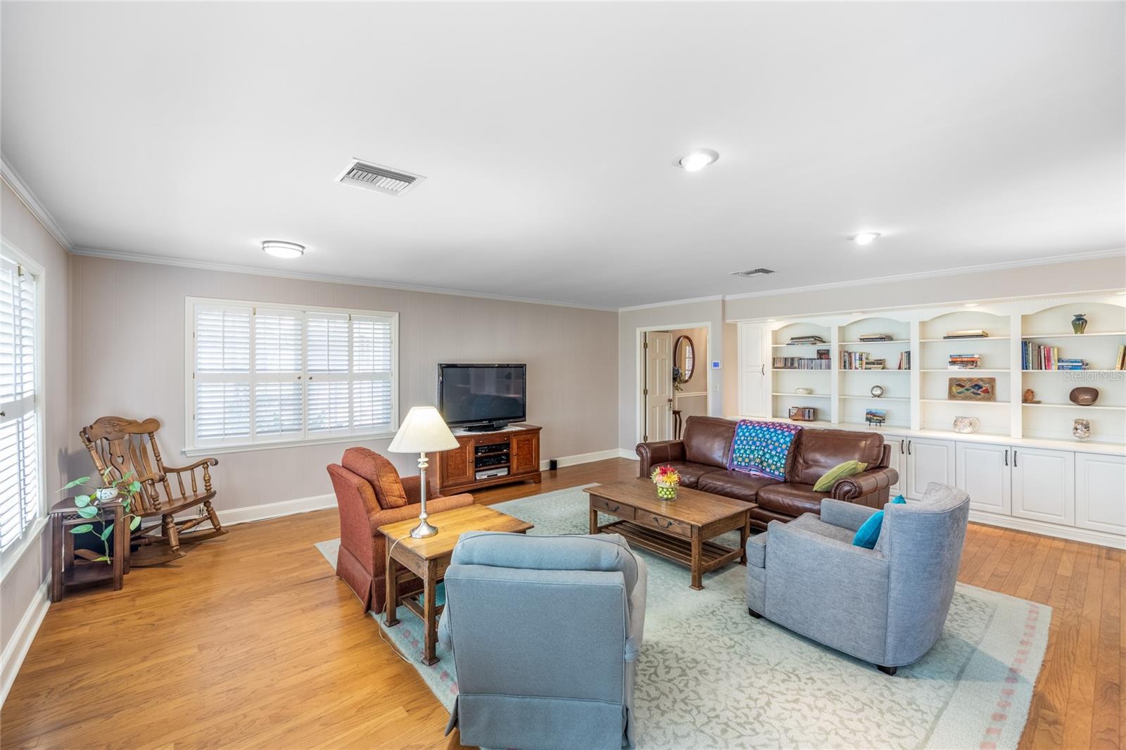 COUNTRY CLUB ESTATE MCINTOSH GRT - Residential