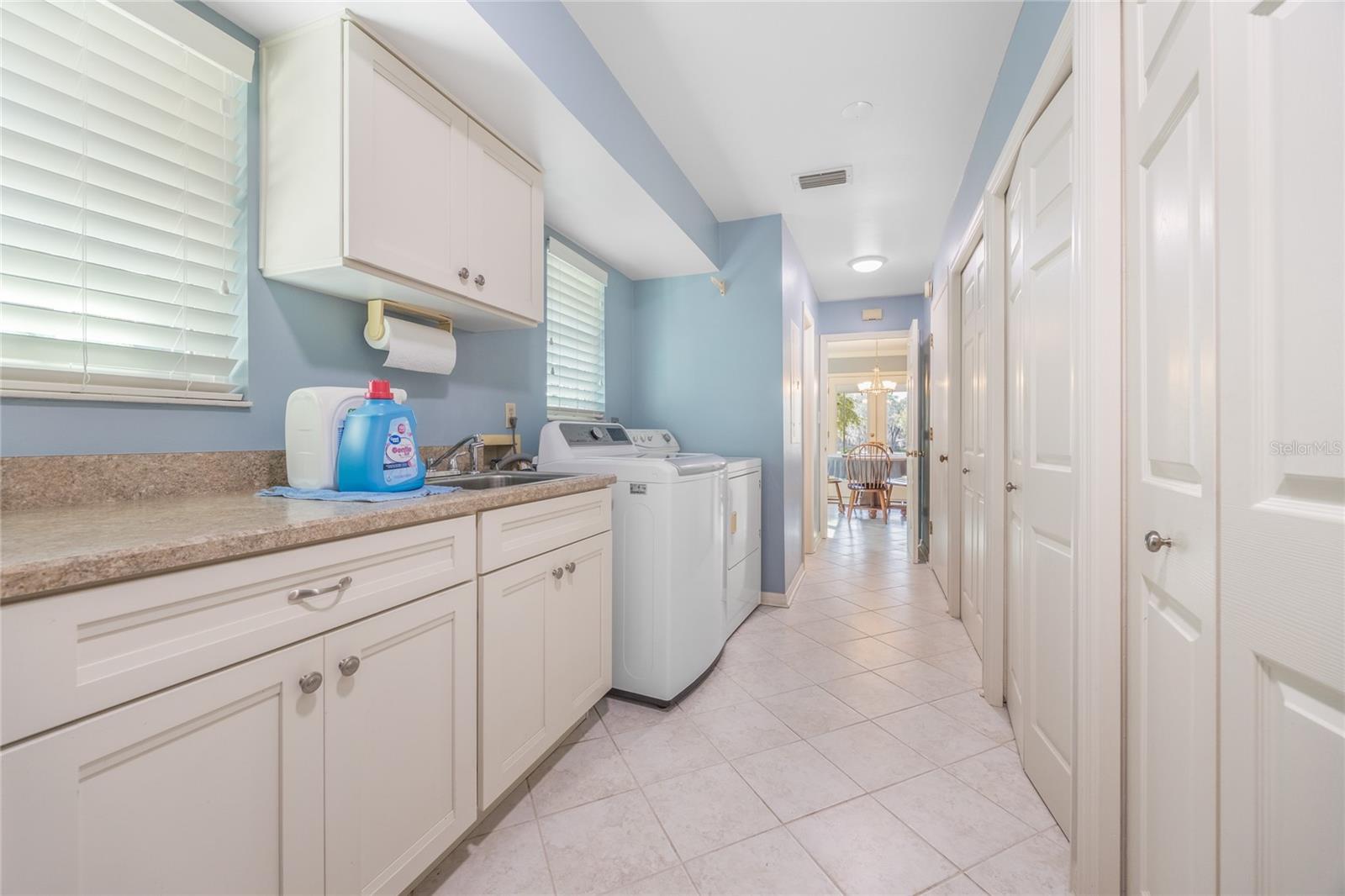 COUNTRY CLUB ESTATE MCINTOSH GRT - Residential