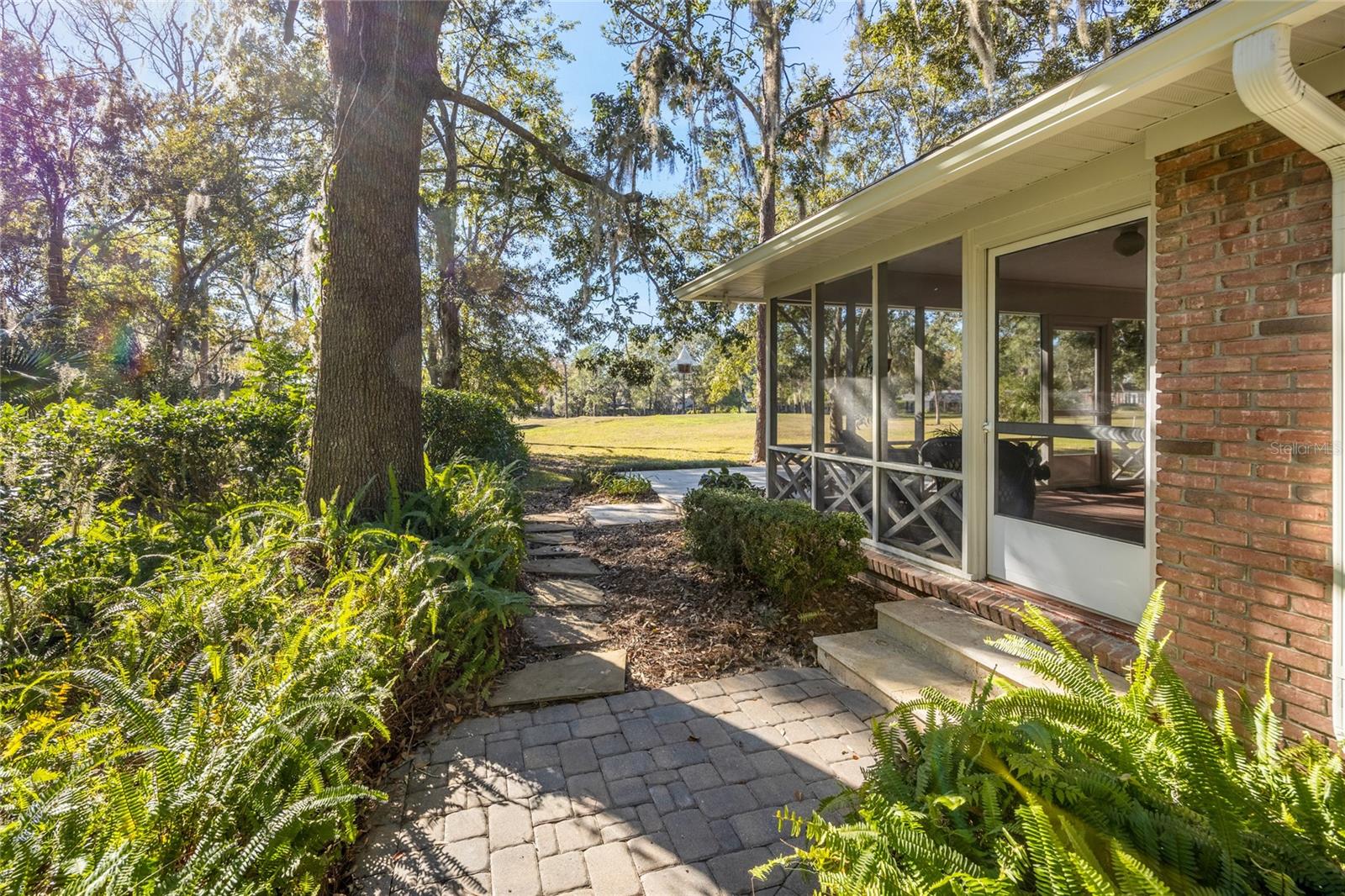 COUNTRY CLUB ESTATE MCINTOSH GRT - Residential