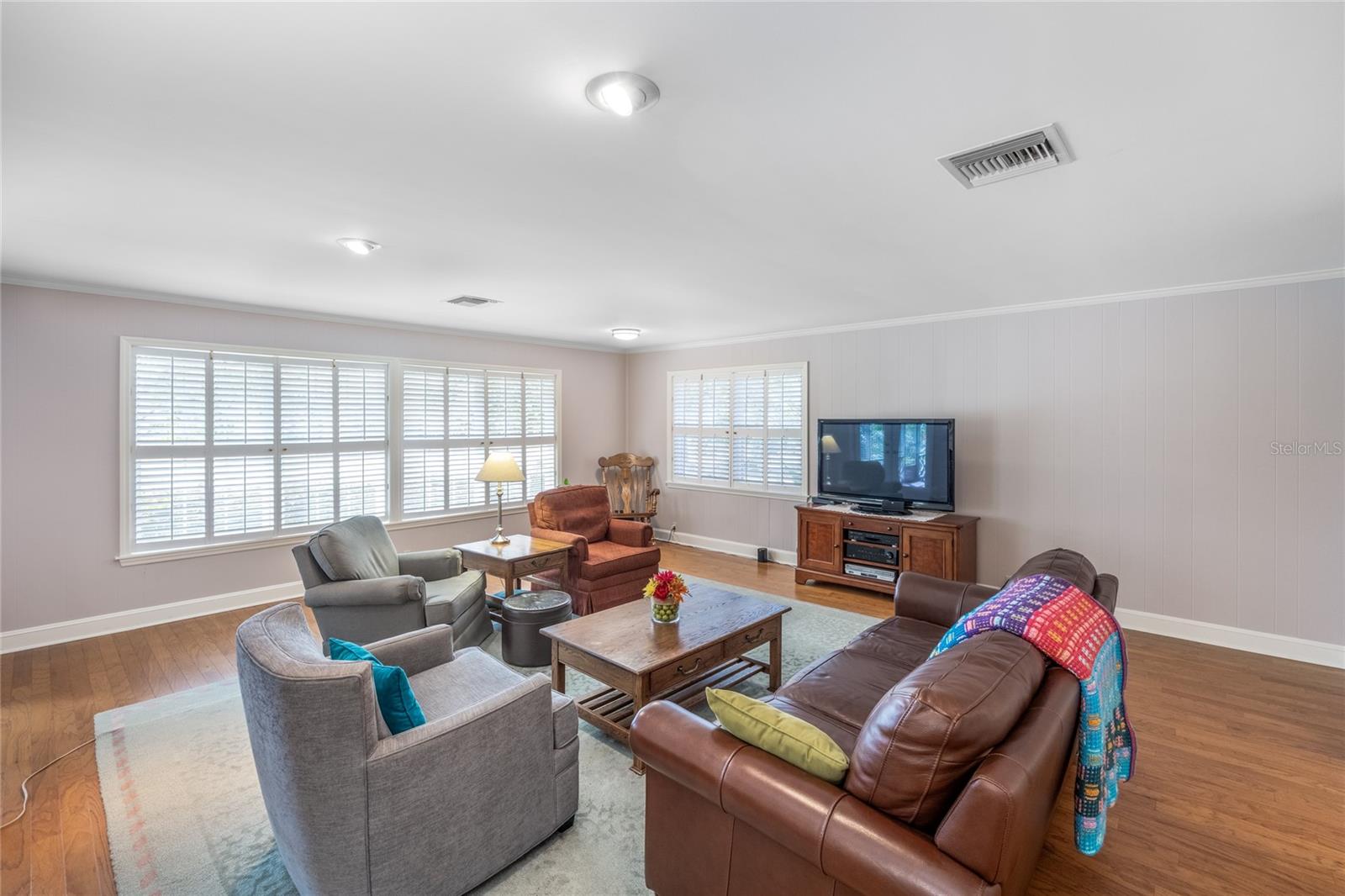 COUNTRY CLUB ESTATE MCINTOSH GRT - Residential