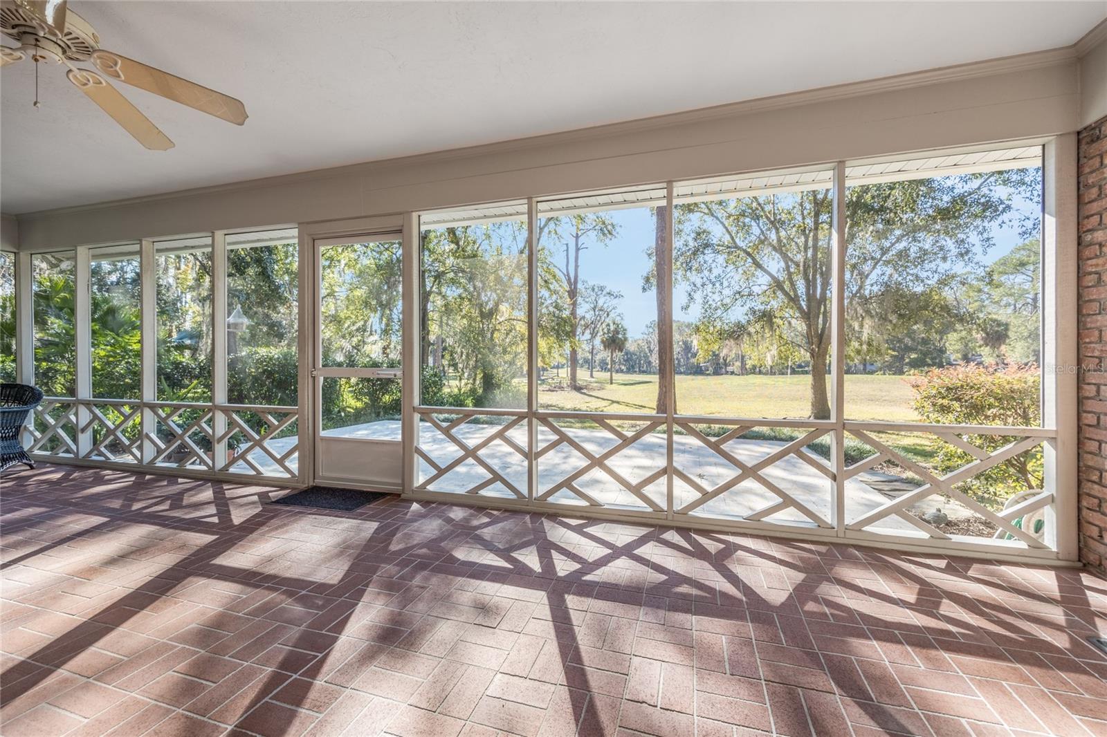 COUNTRY CLUB ESTATE MCINTOSH GRT - Residential