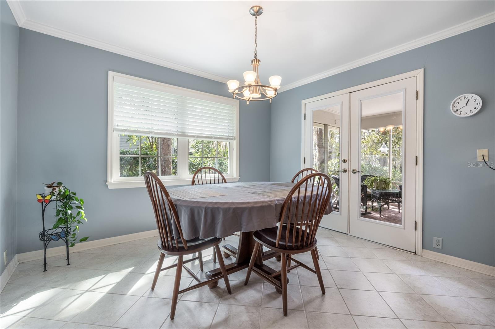 COUNTRY CLUB ESTATE MCINTOSH GRT - Residential