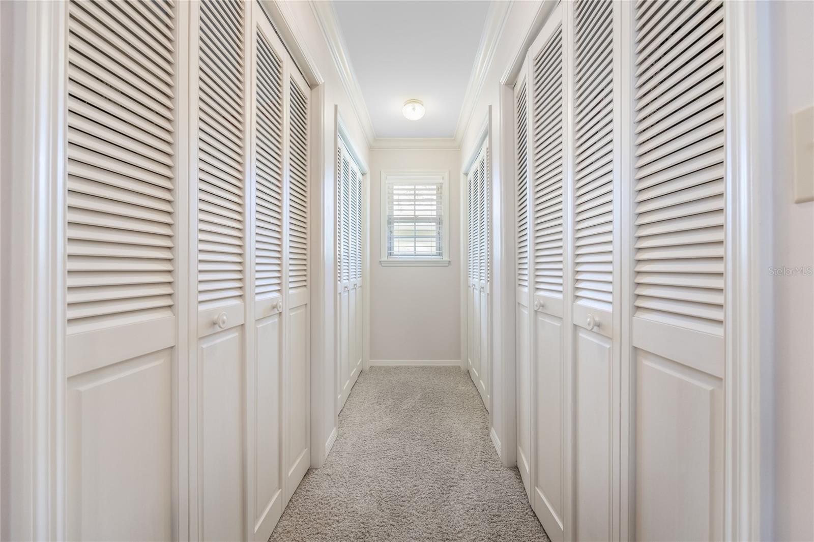 COUNTRY CLUB ESTATE MCINTOSH GRT - Residential