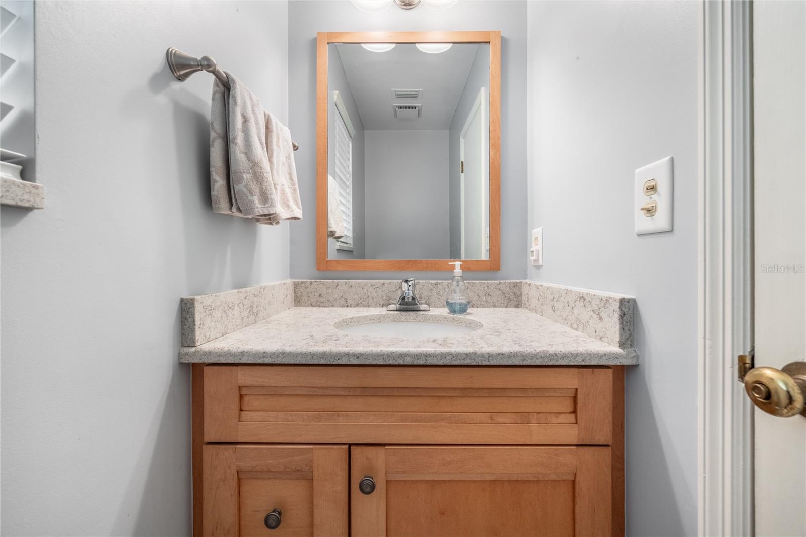 COUNTRY CLUB ESTATE MCINTOSH GRT - Residential