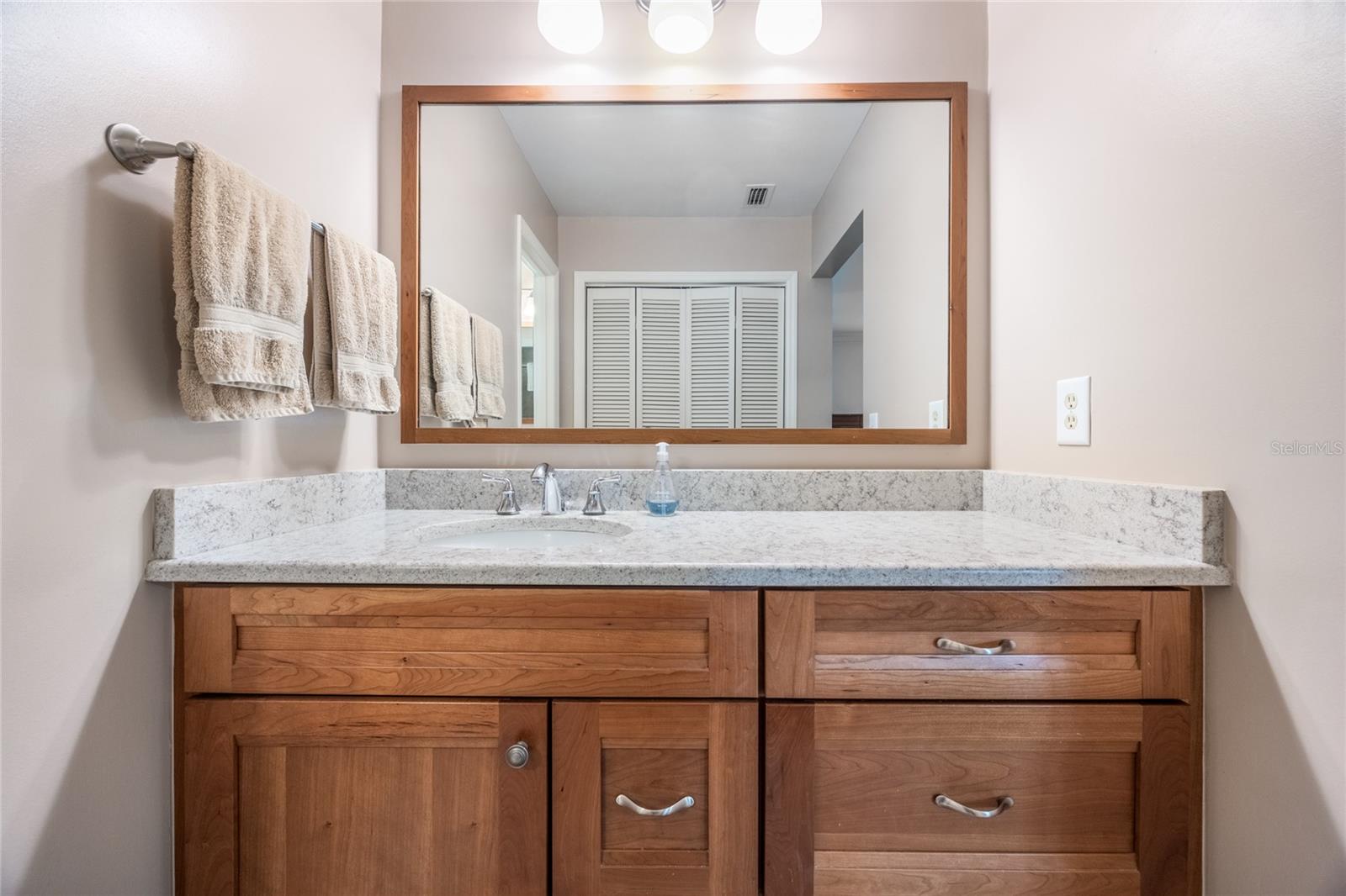 COUNTRY CLUB ESTATE MCINTOSH GRT - Residential