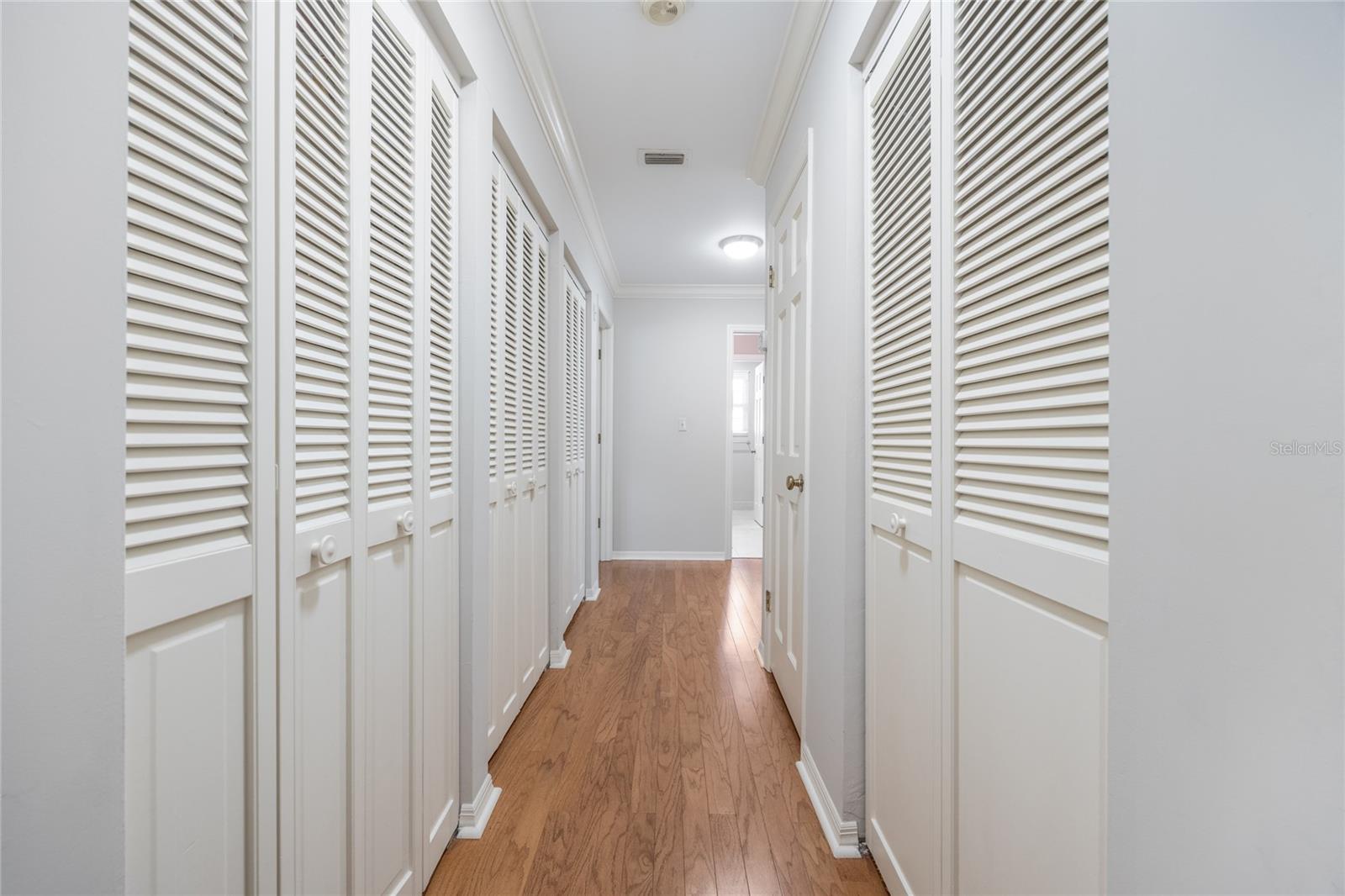 COUNTRY CLUB ESTATE MCINTOSH GRT - Residential