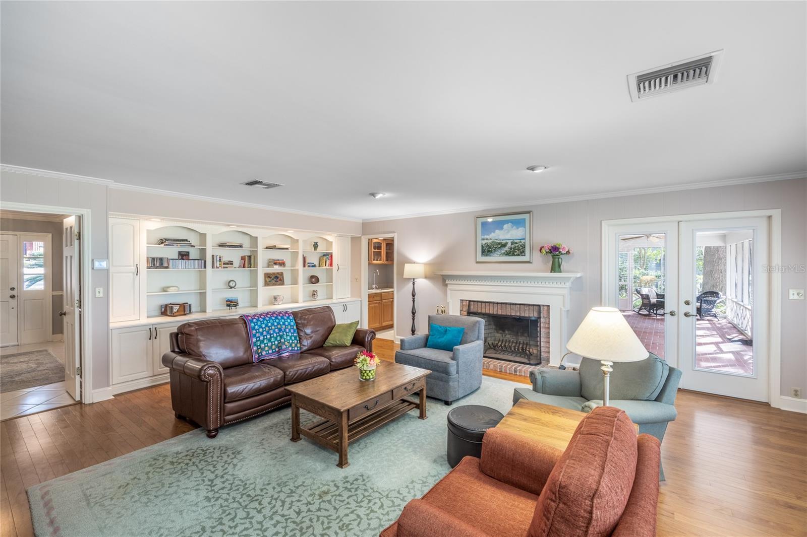 COUNTRY CLUB ESTATE MCINTOSH GRT - Residential