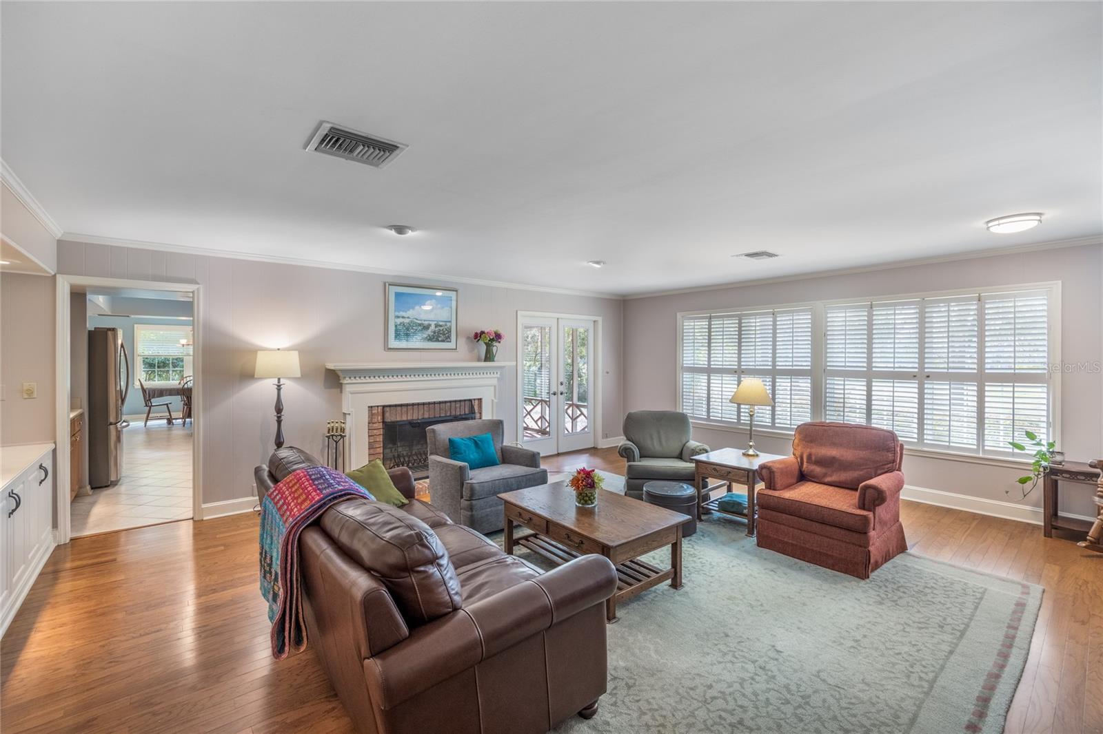 COUNTRY CLUB ESTATE MCINTOSH GRT - Residential