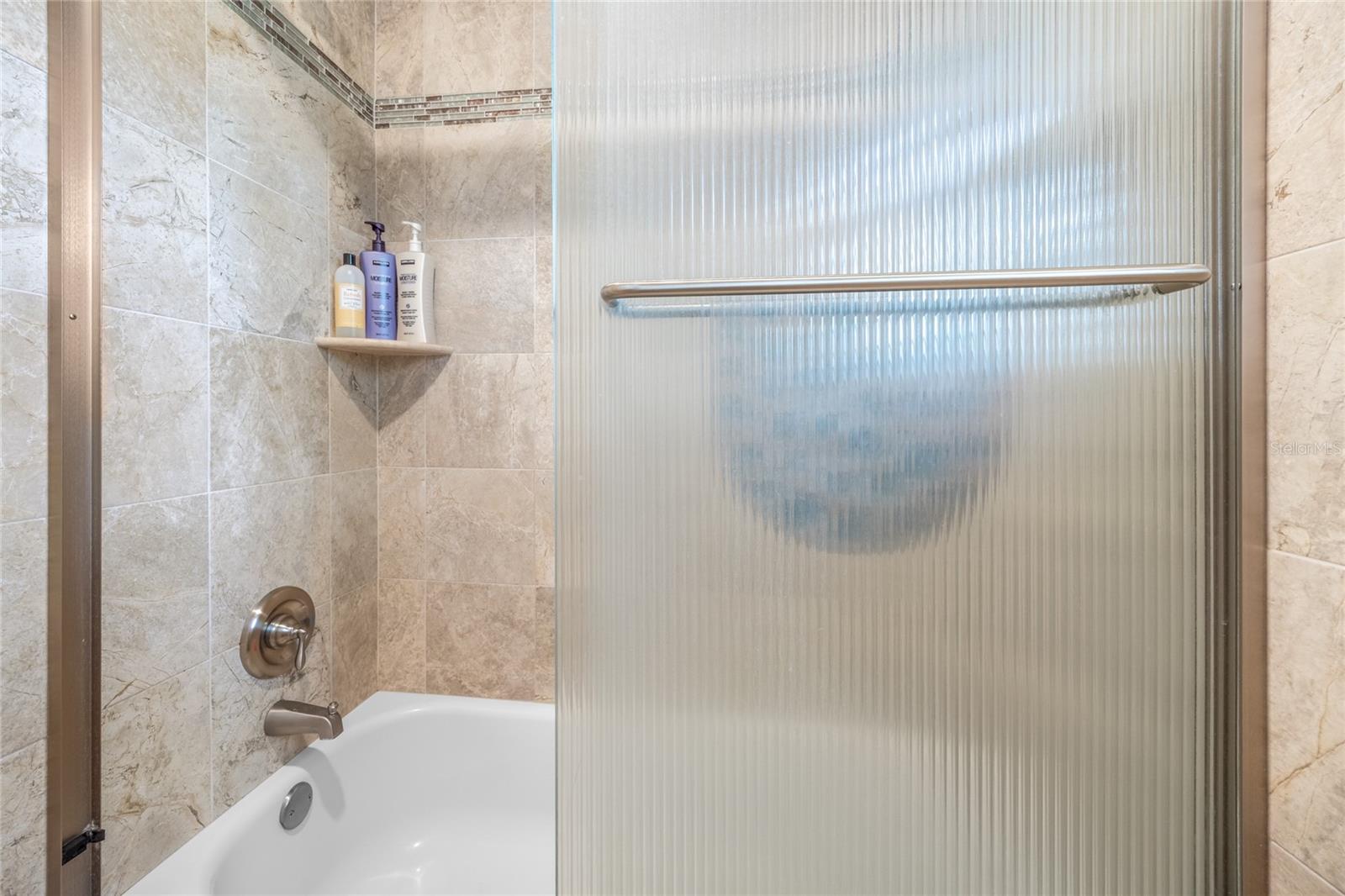 COUNTRY CLUB ESTATE MCINTOSH GRT - Residential