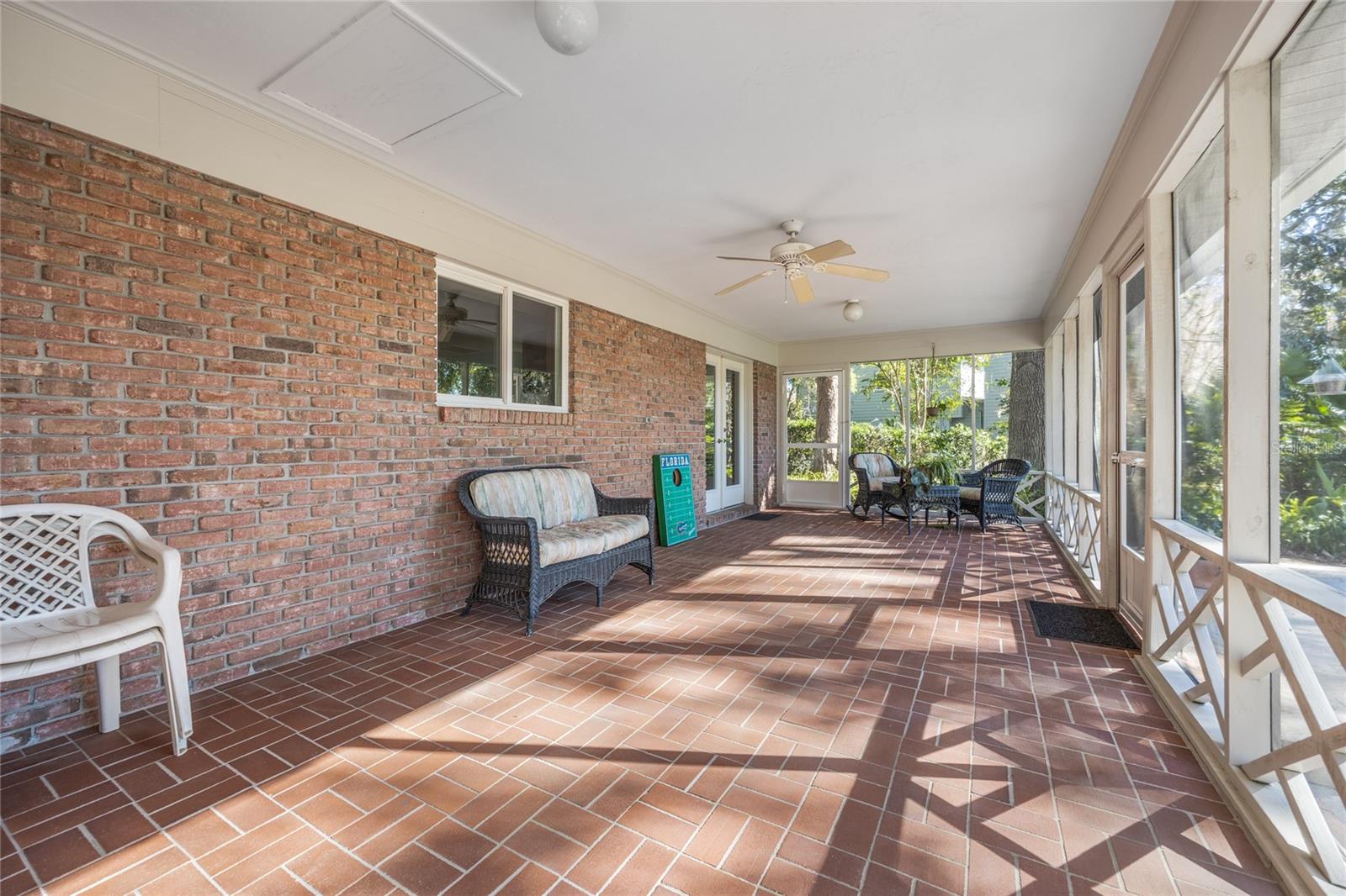 COUNTRY CLUB ESTATE MCINTOSH GRT - Residential