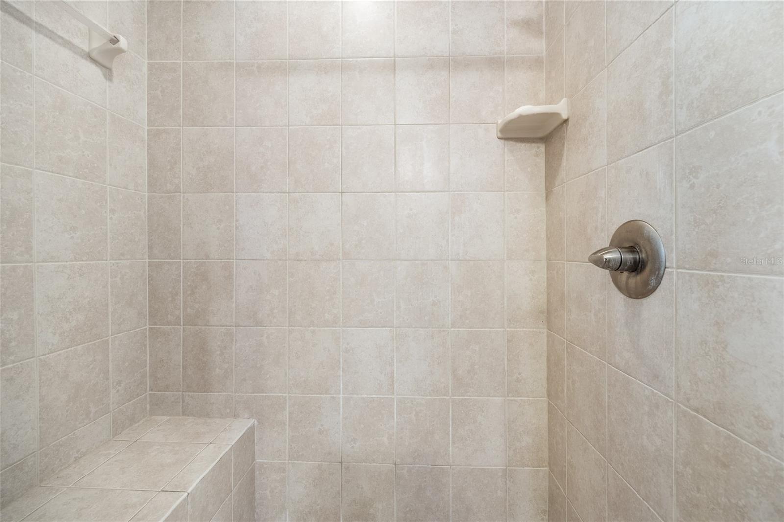 COUNTRY CLUB ESTATE MCINTOSH GRT - Residential