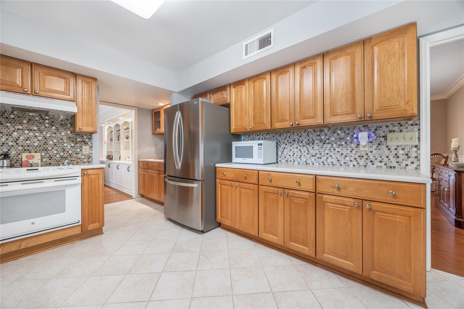 COUNTRY CLUB ESTATE MCINTOSH GRT - Residential