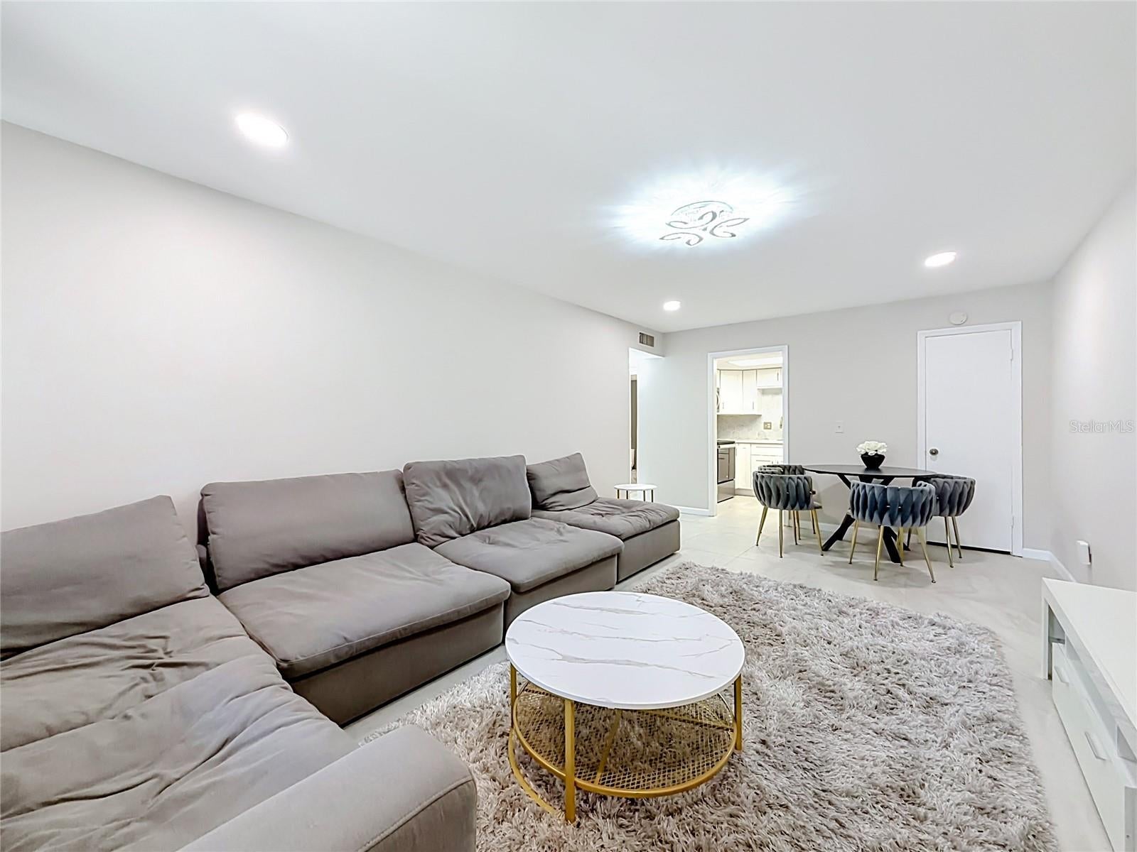 476 BANYON TREE CIRCLE 104
