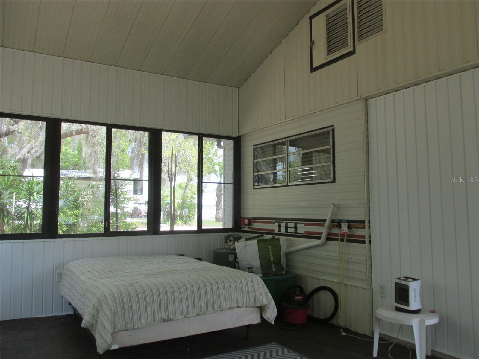 SADDLEBAG LAKE - Residential