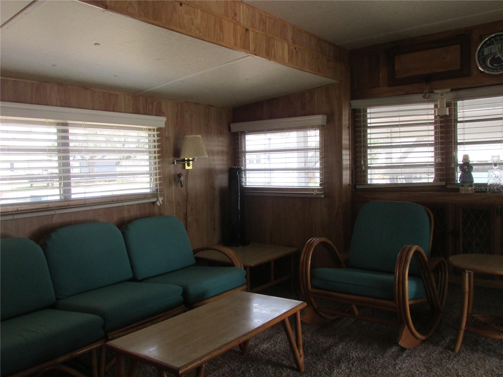 SADDLEBAG LAKE - Residential